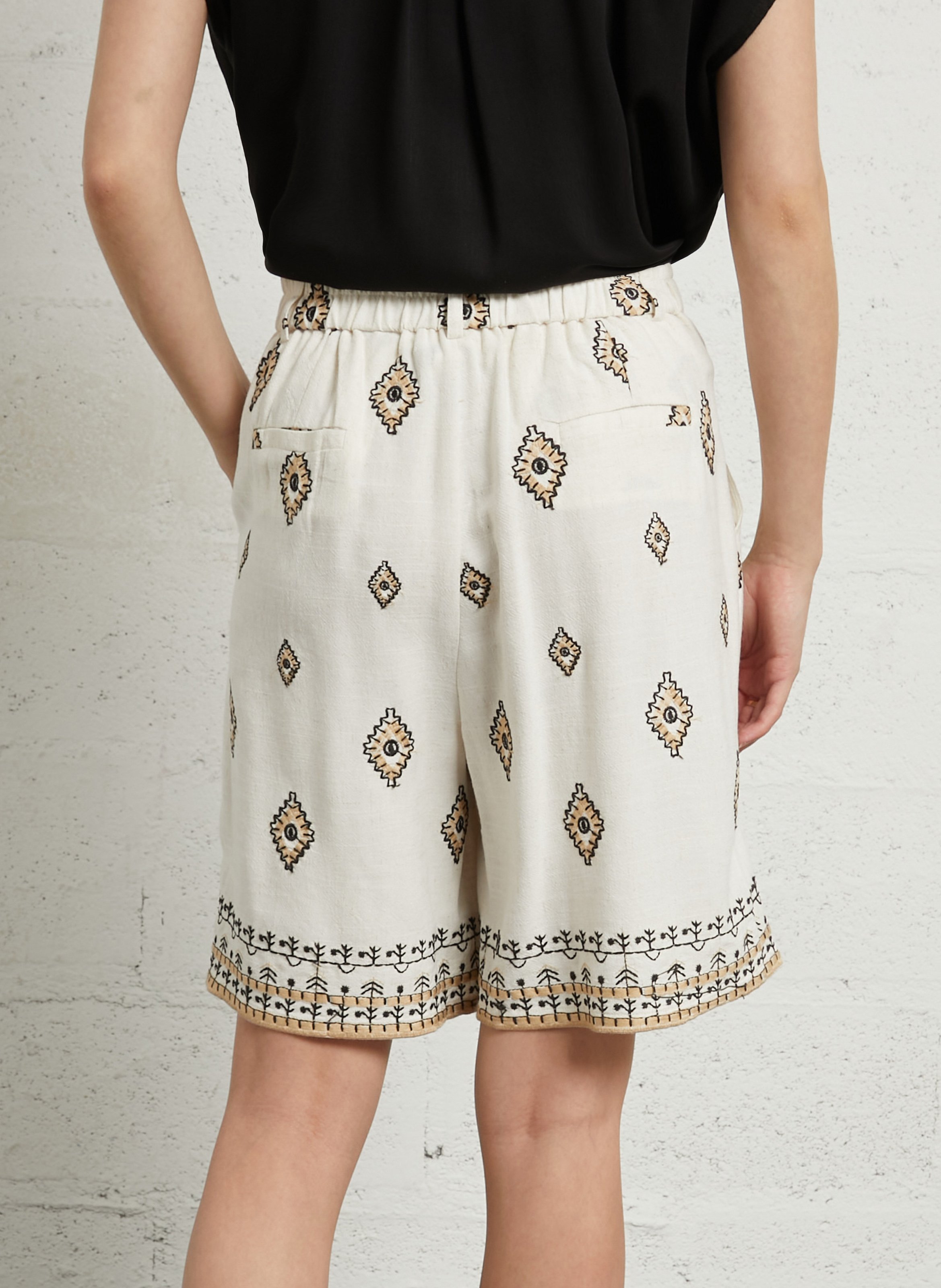 Short droit à motifs brodés SEE U SOON Beige
