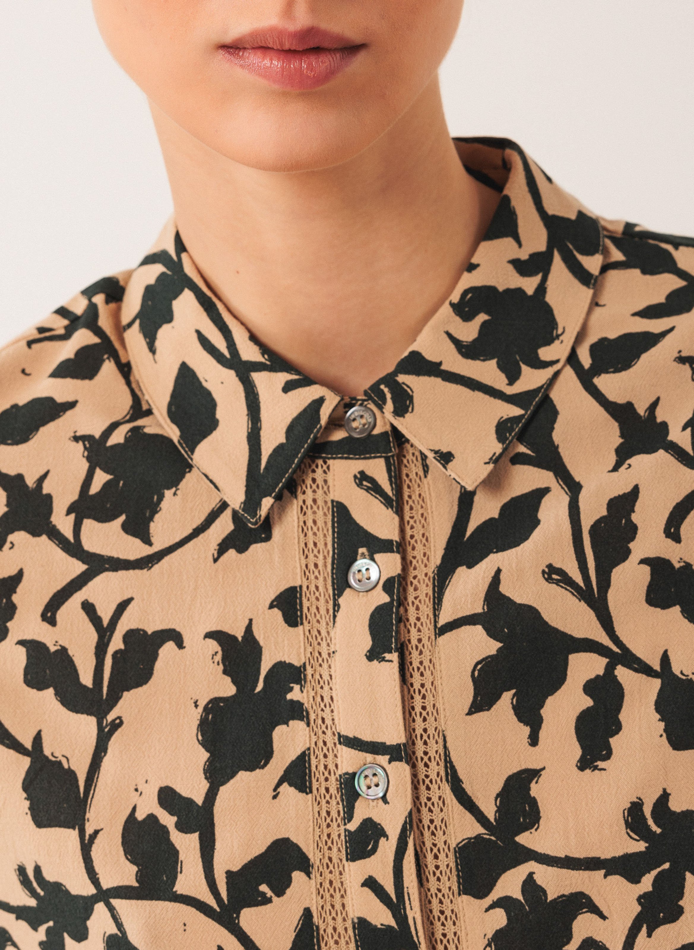 Chemise ample à motifs floraux INDI & COLD Beige