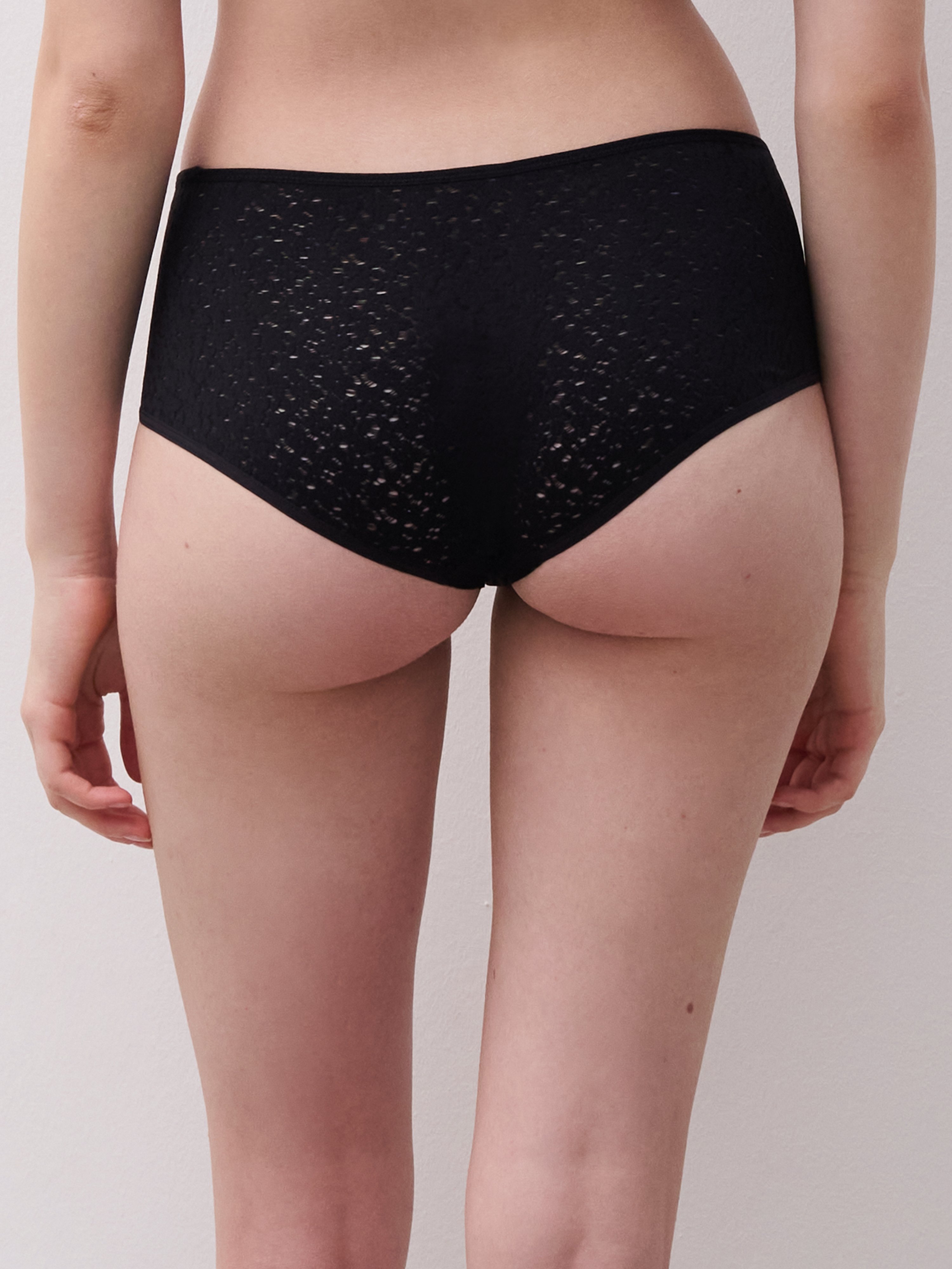 A La Belle Etoile lace shorts CHANTELLE Black
