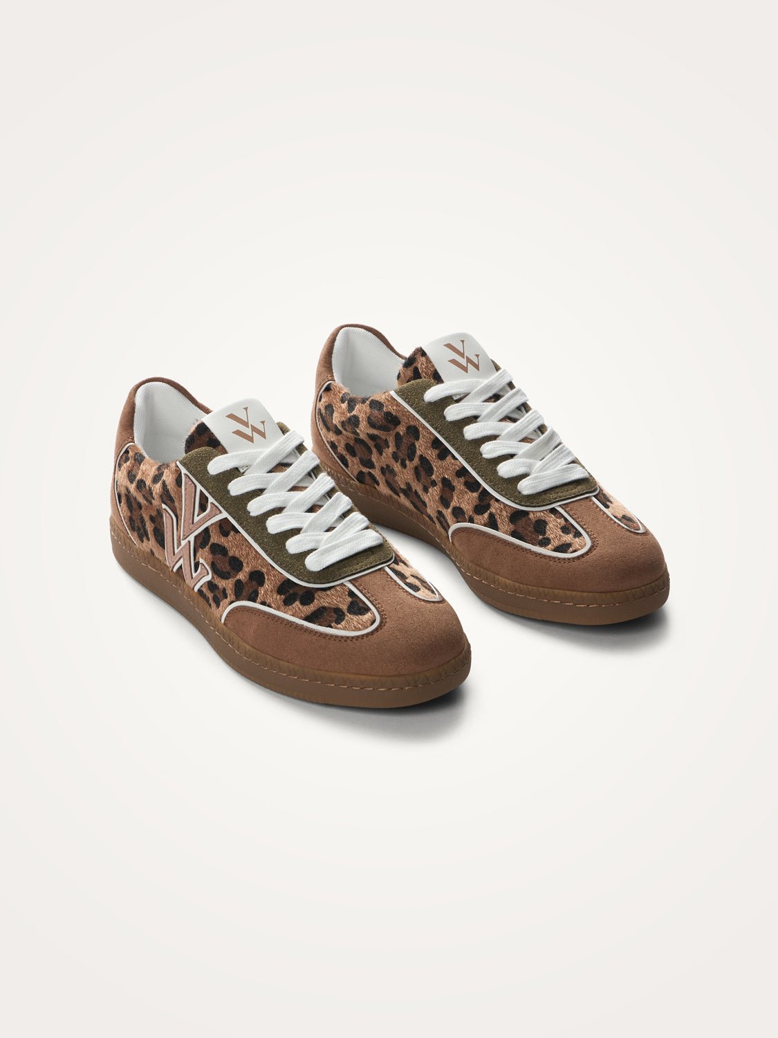 Low lace-up retro sneakers VANESSA WU Brown