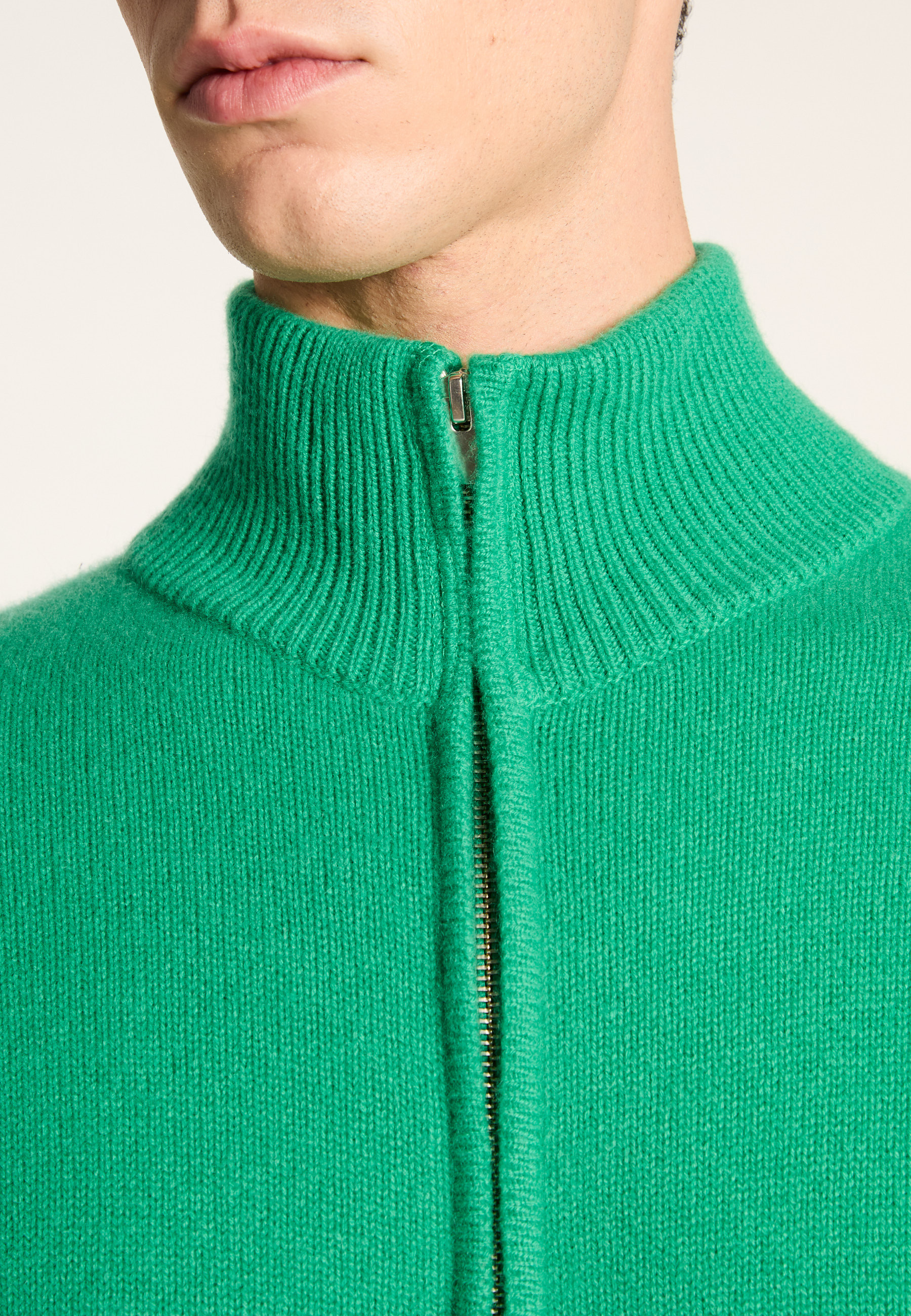4-ply cashmere zip-up vest MAISON MONTAGUT Green