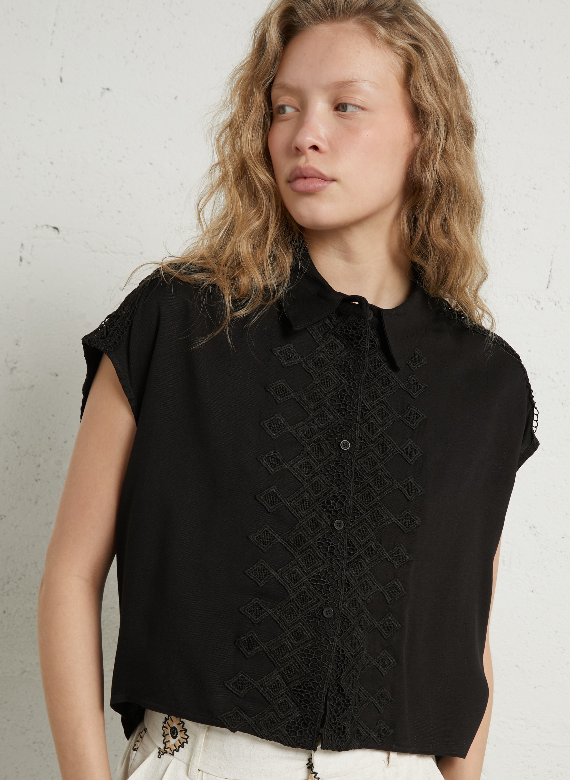 Soepelvallende blouse met kanten borduursels SEE U SOON Zwart