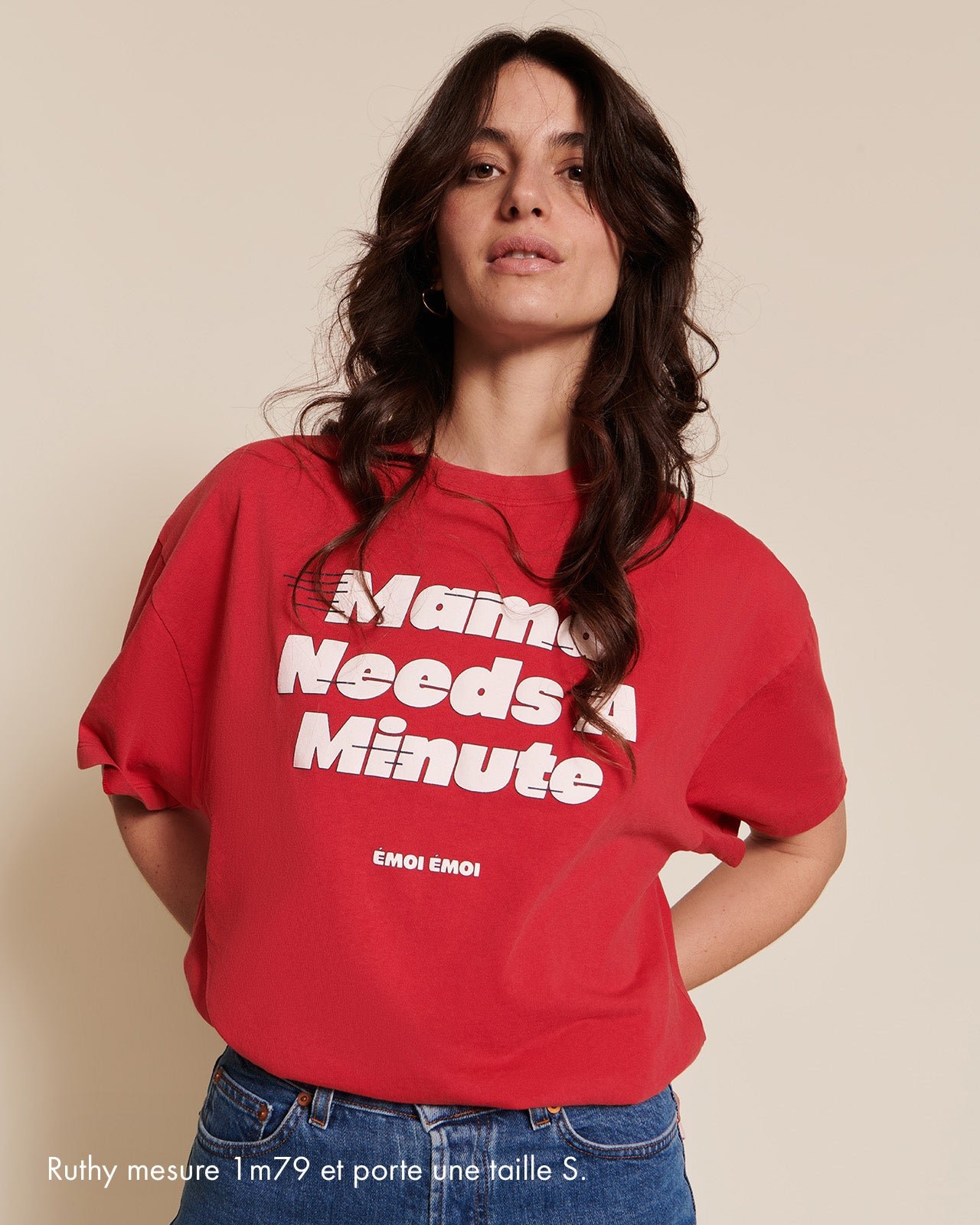 The "mama needs a minute" t-shirt in organic cotton EMOI EMOI Red