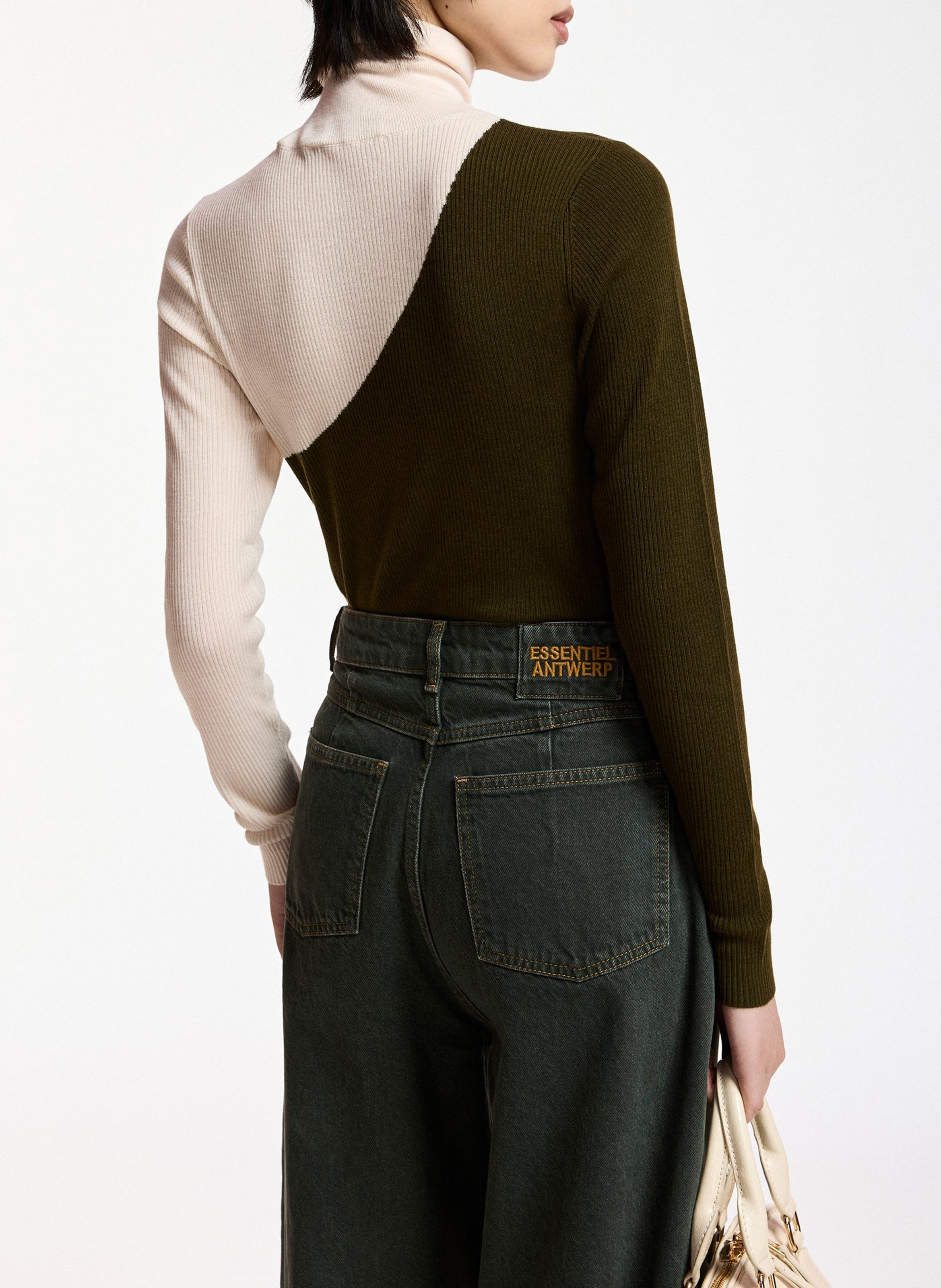 Fitted turtleneck sweater. ESSENTIEL ANTWERP Green