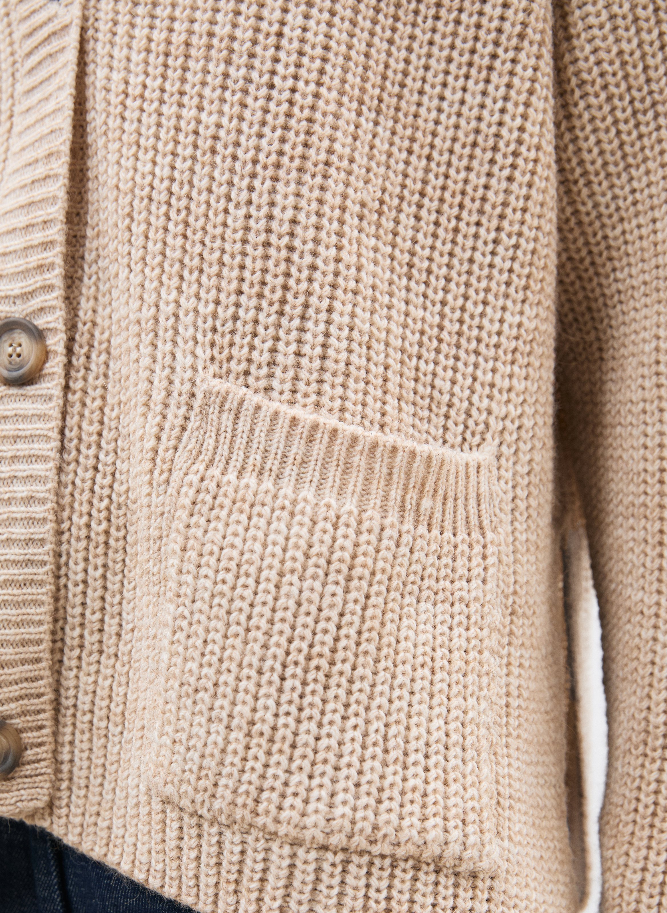 Weiter V-Ausschnitt-Cardigan HUMILITY Weiss
