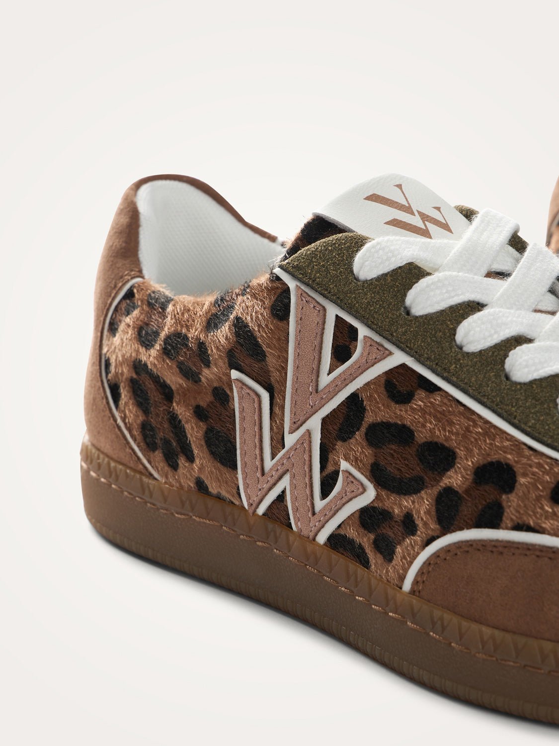 Low lace-up retro sneakers VANESSA WU Brown