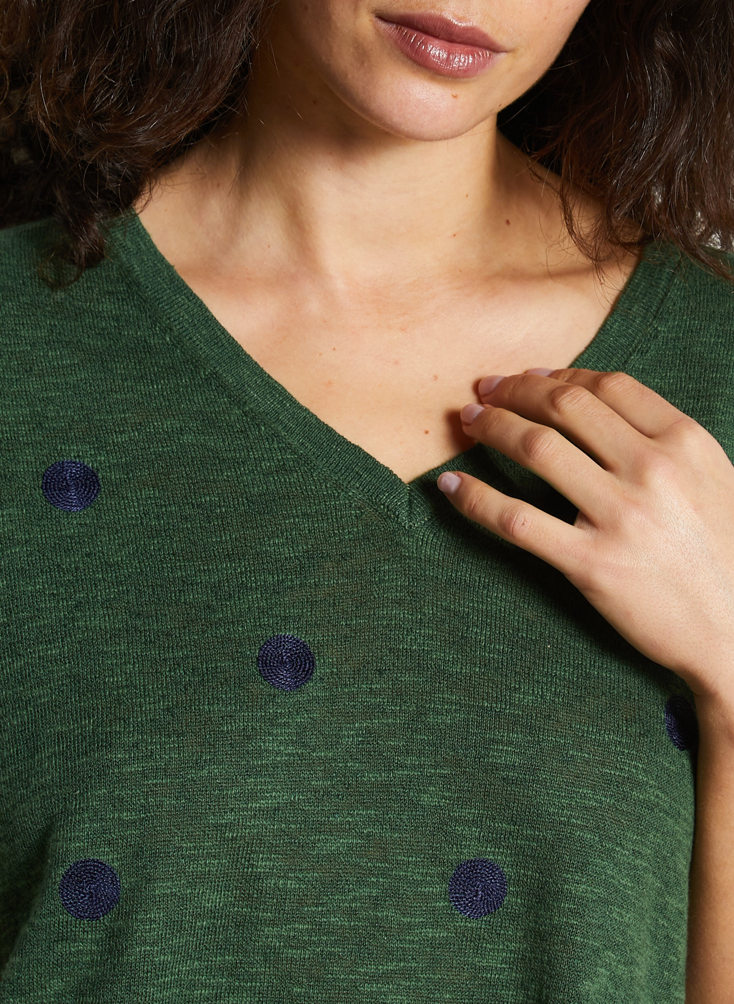 Pull col v brodé en lin mélangé NICE THINGS Vert