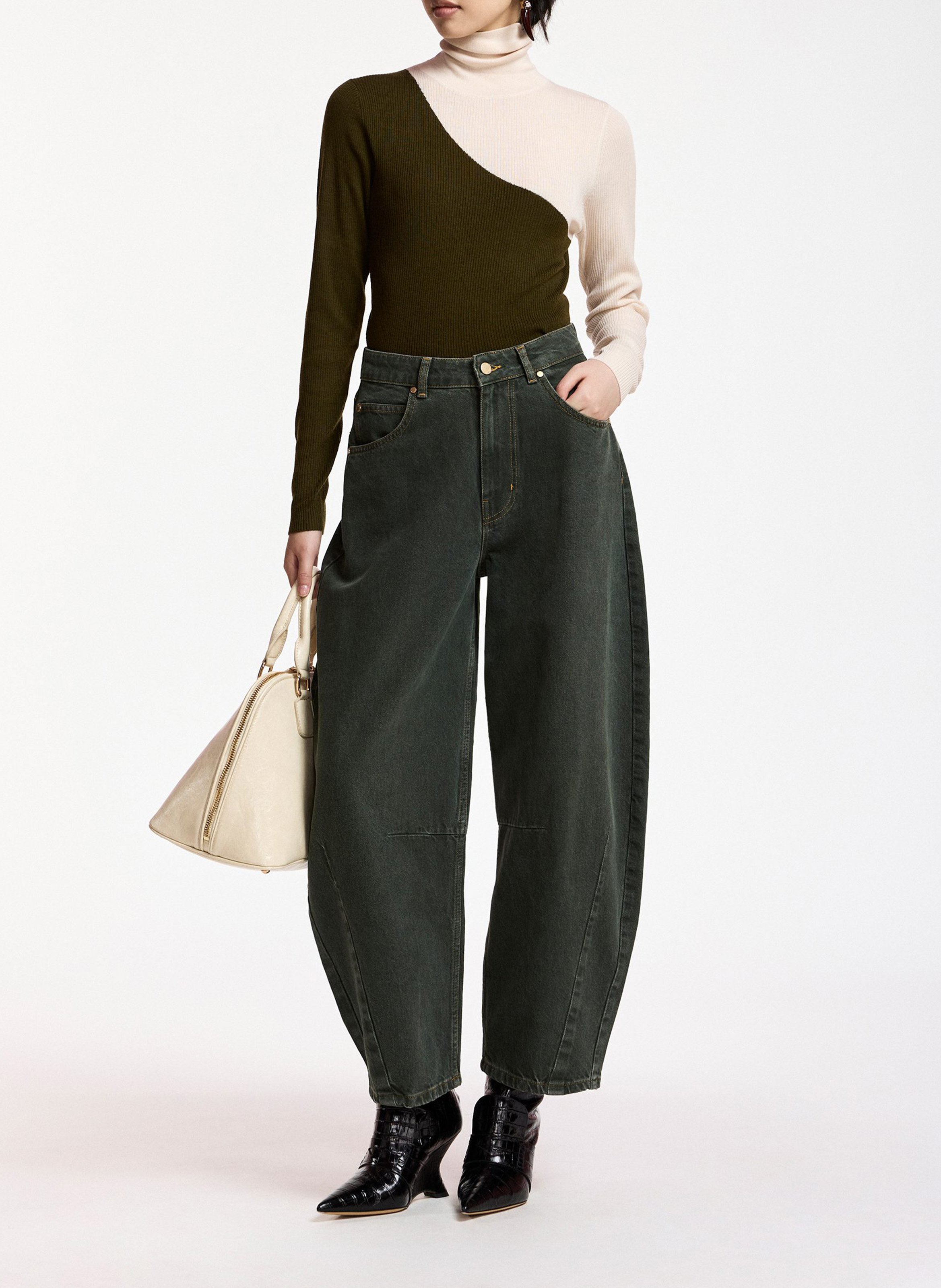 Fitted turtleneck sweater. ESSENTIEL ANTWERP Green