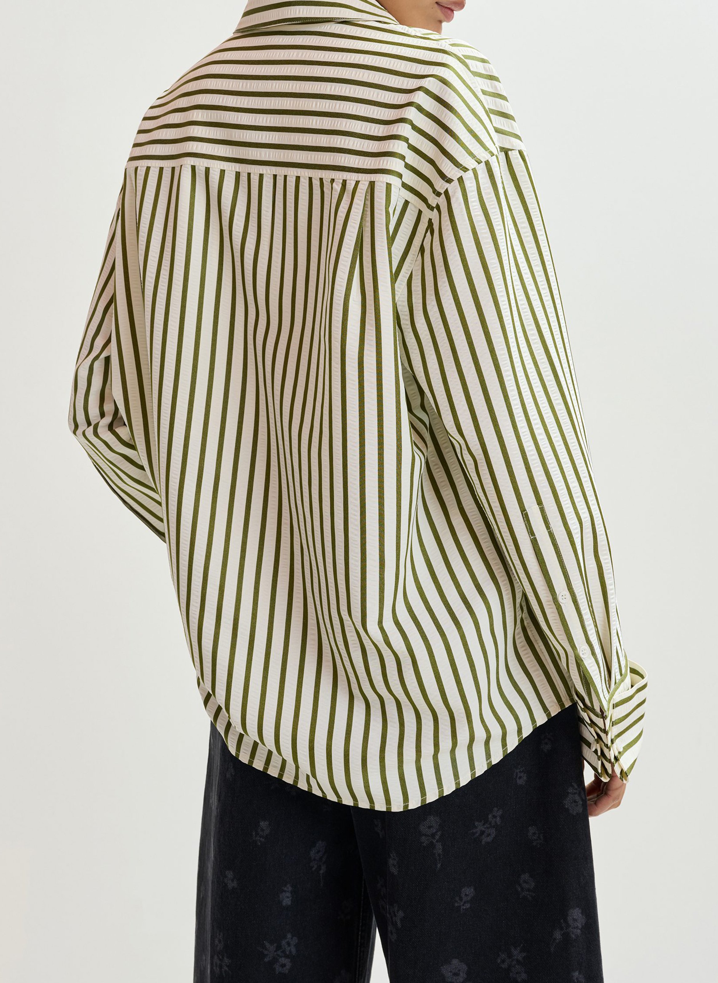 Gestreiftes Oversize-Hemd  ESSENTIEL ANTWERP Weiss