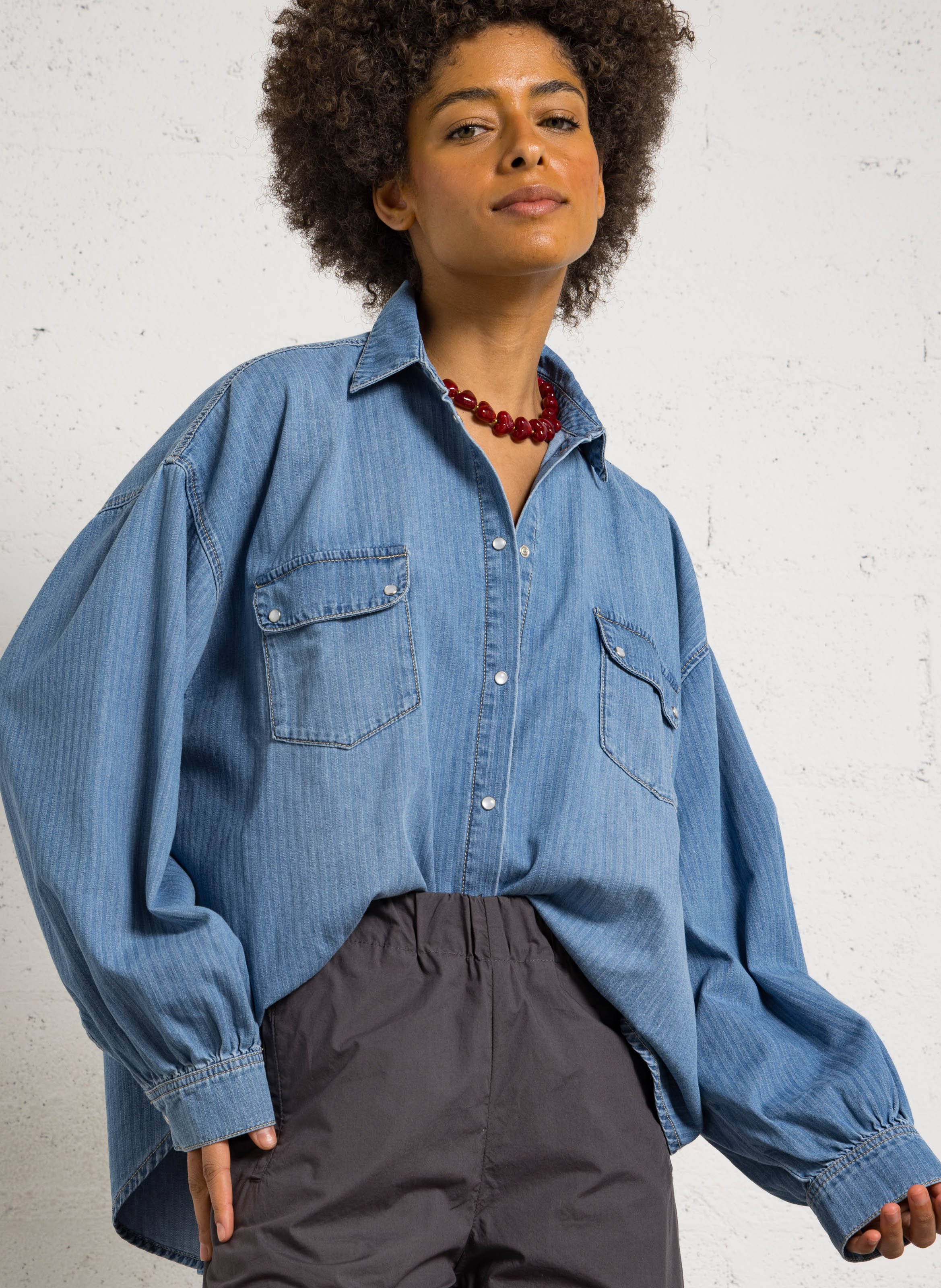 Weite Denim-Bluse mit Knopfleiste HOD PARIS Blau