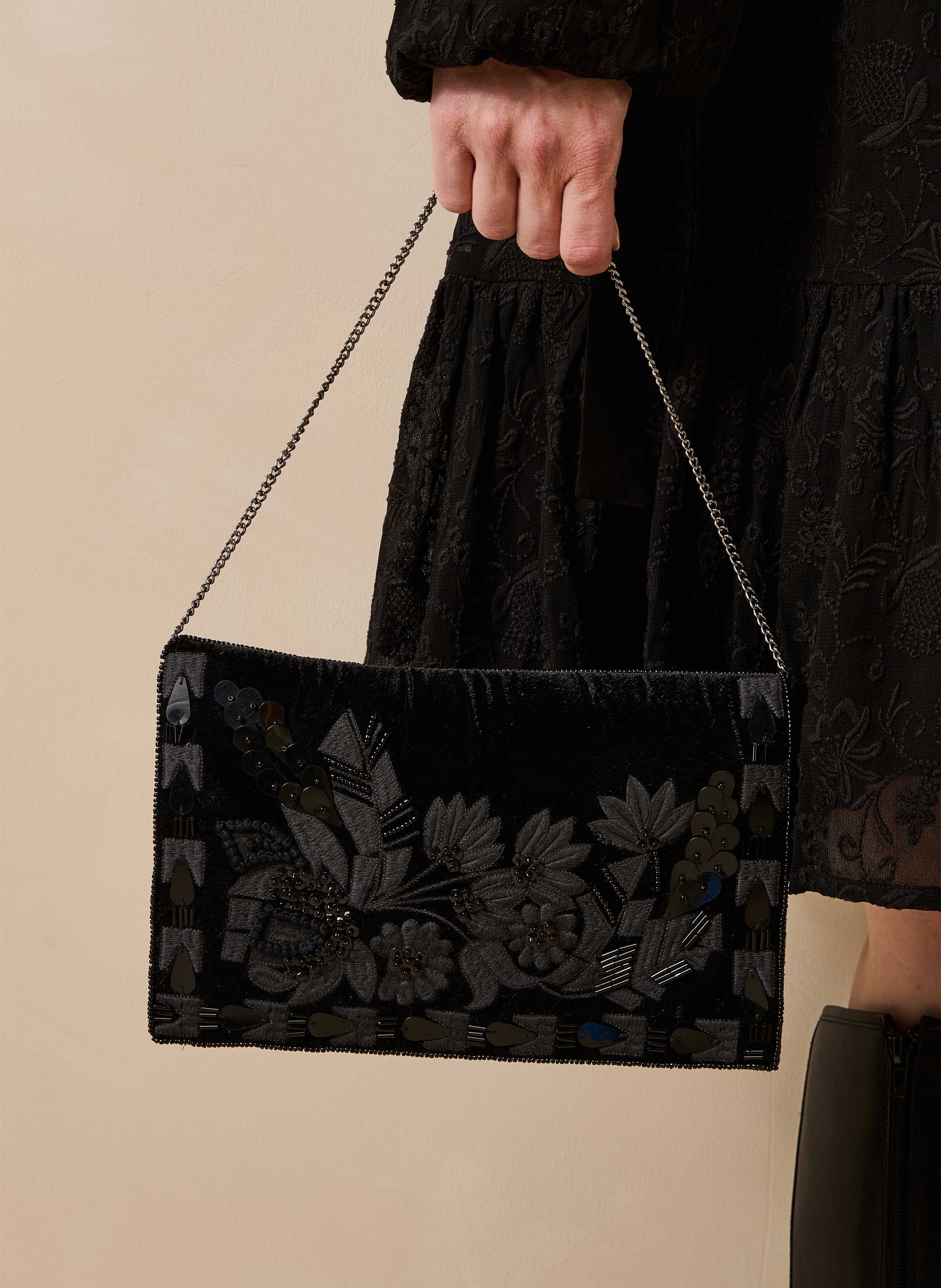 Pochette perlée à motifs floraux LA FEE MARABOUTEE Noir