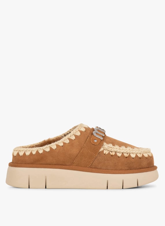 Slippers Met Bandje En Metalen Logo In Leer Cognac Mou Dames MU FW531001A COG COGNAC Place des Tendances Belgie