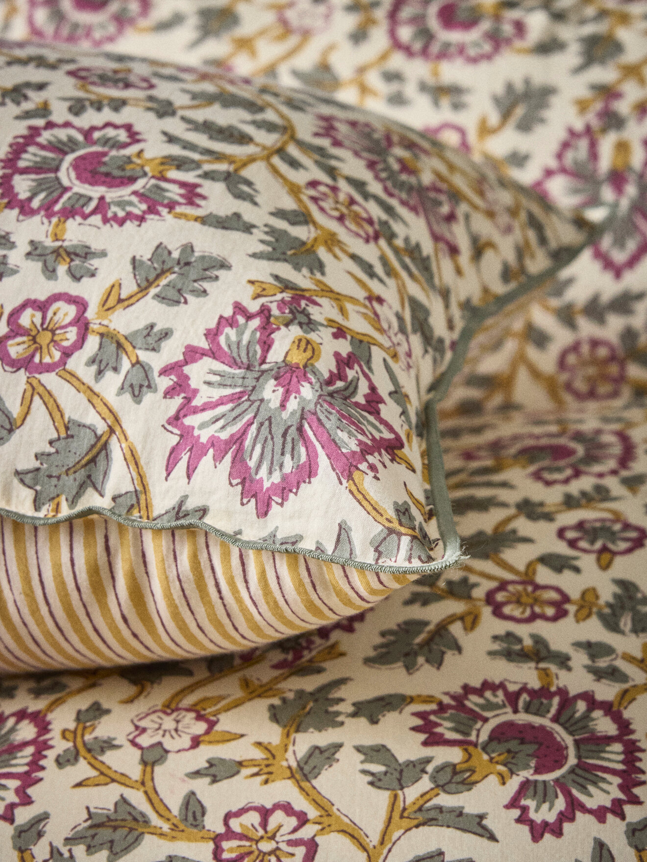 Indian floral cushion cover Beige