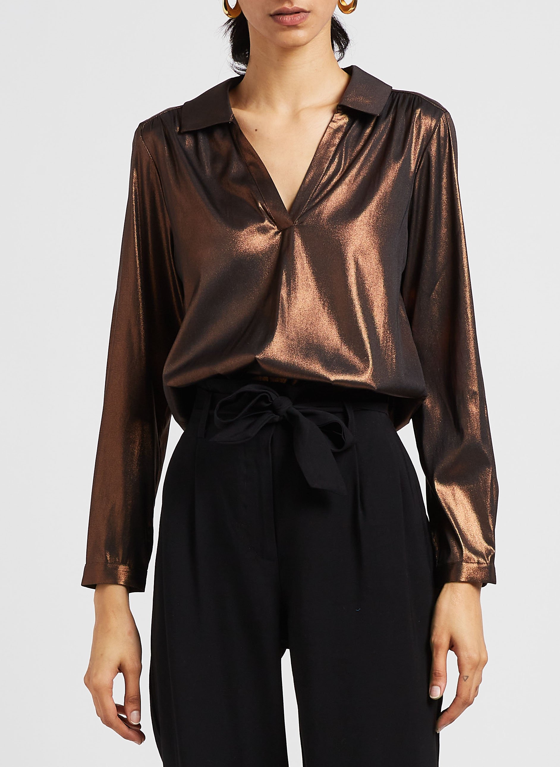 Shiny-effect V-neck shirt VILA Brown
