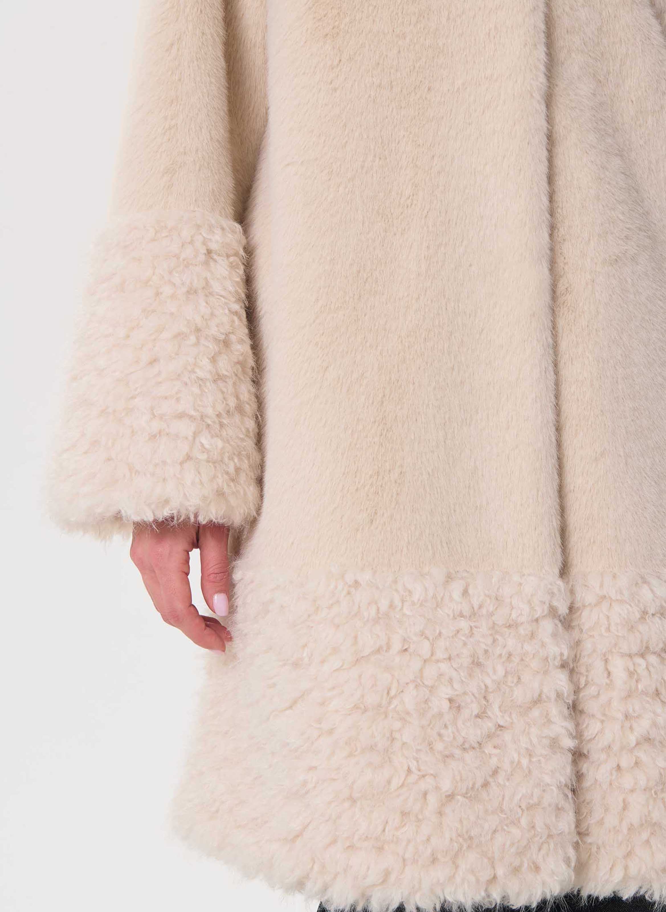 Manteau ample col rond effet fourrure TARA JARMON Beige