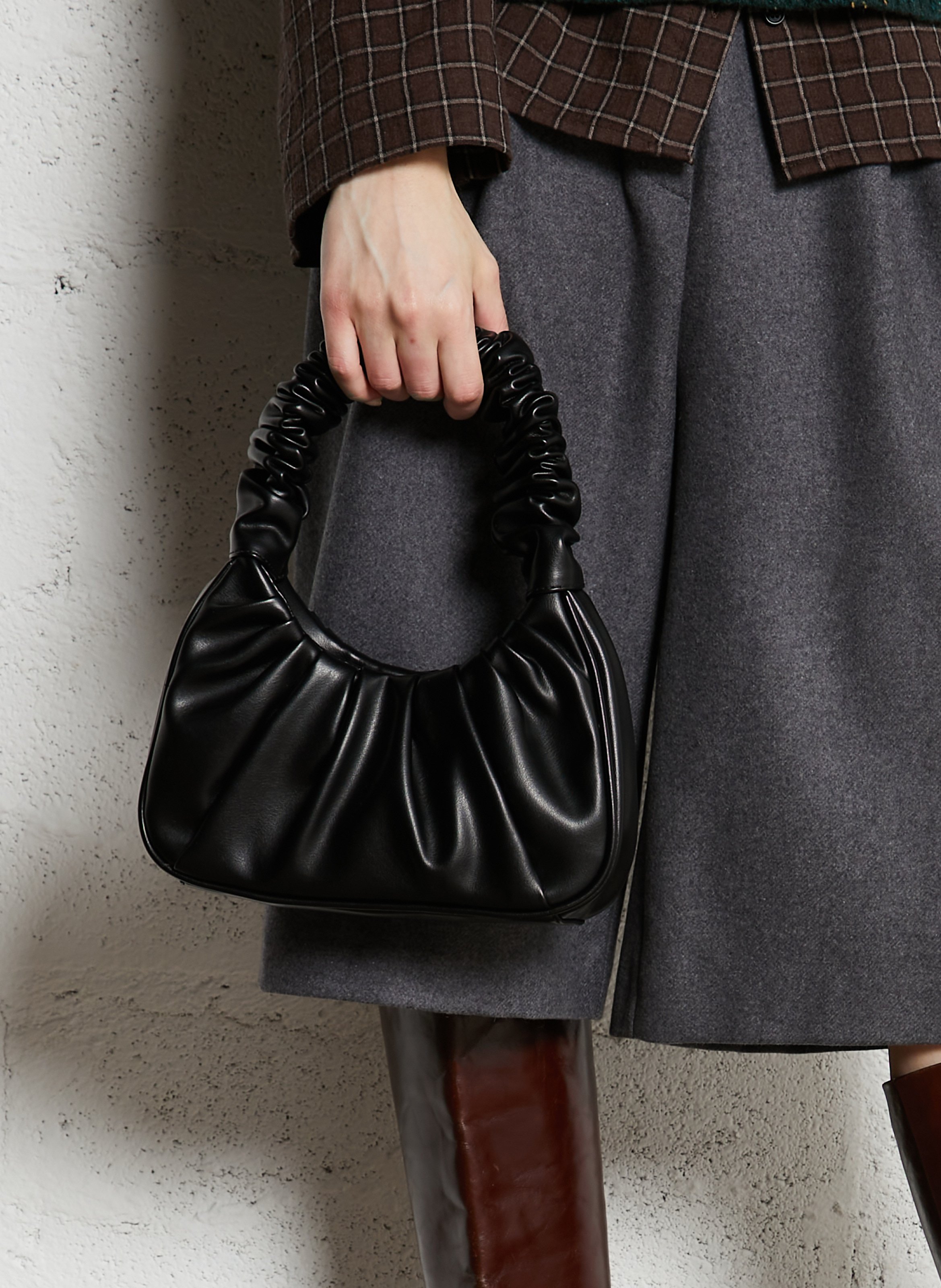 Pleated shoulder bag AU PRINTEMPS PARIS Black