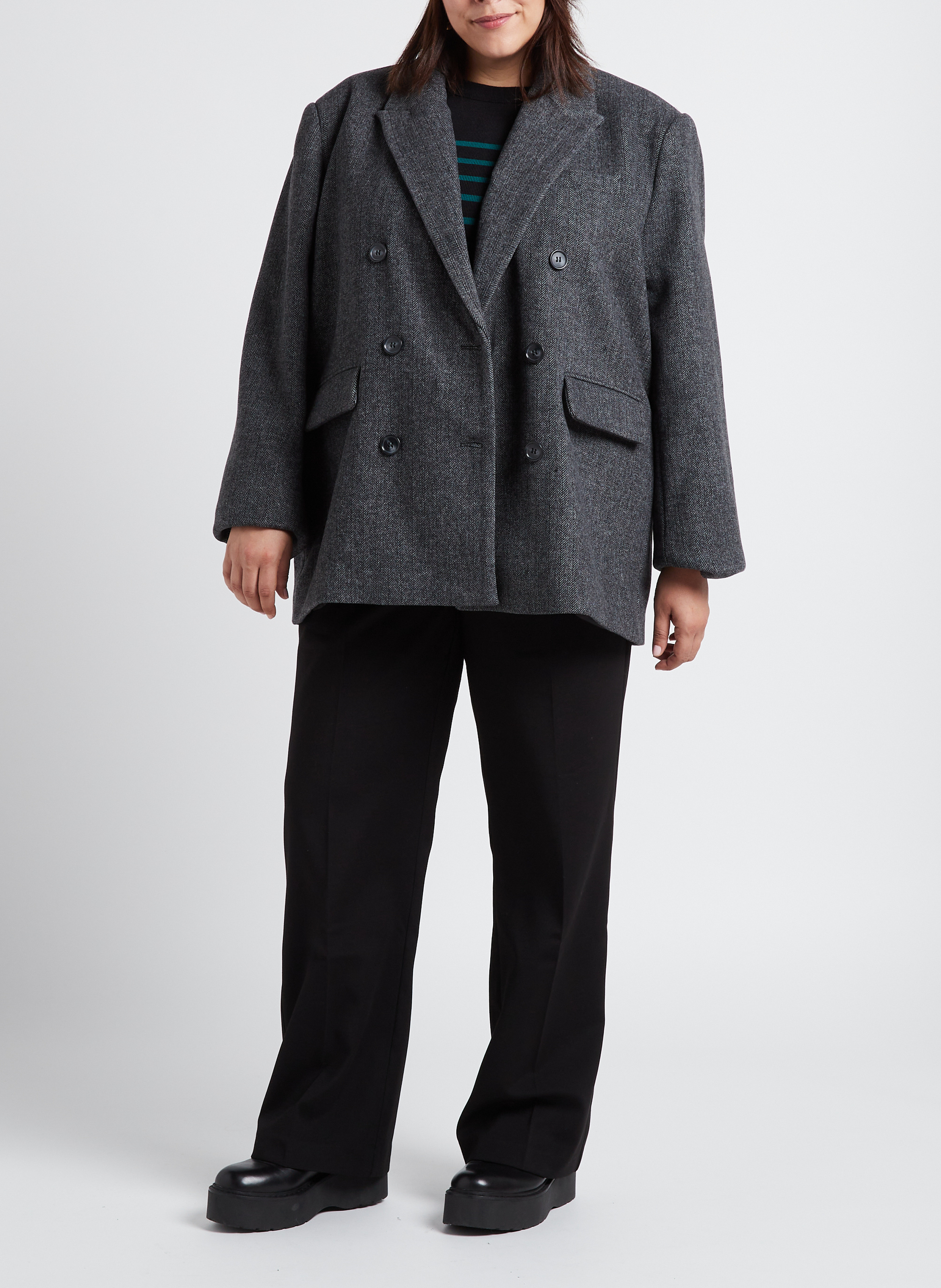 Halflange jas met reverskraag en visgraatmotiefje | materiaalblend GINA TRICOT Grijs