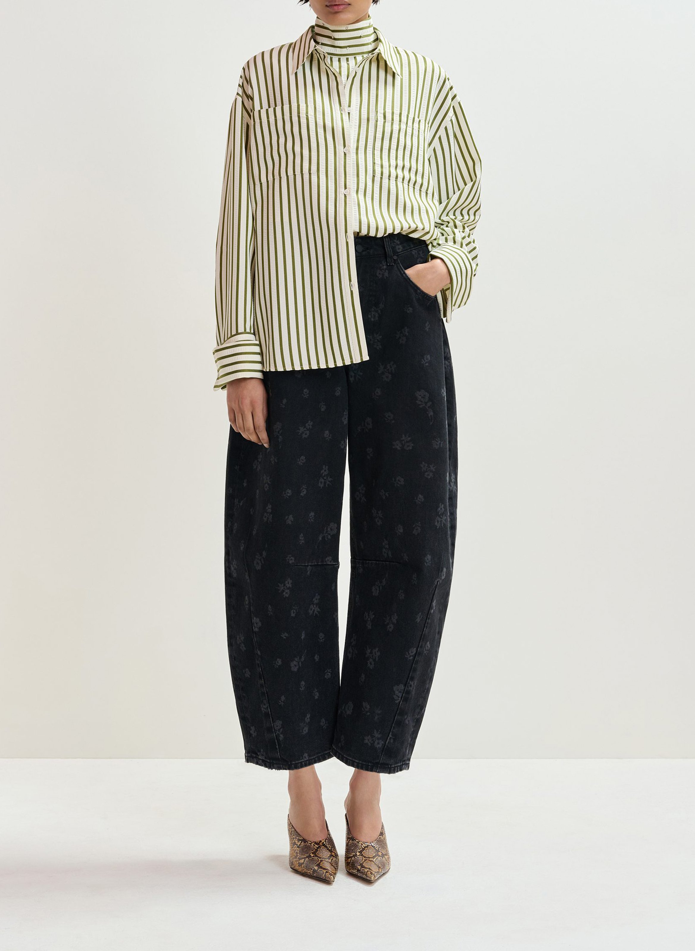 Gestreiftes Oversize-Hemd  ESSENTIEL ANTWERP Weiss