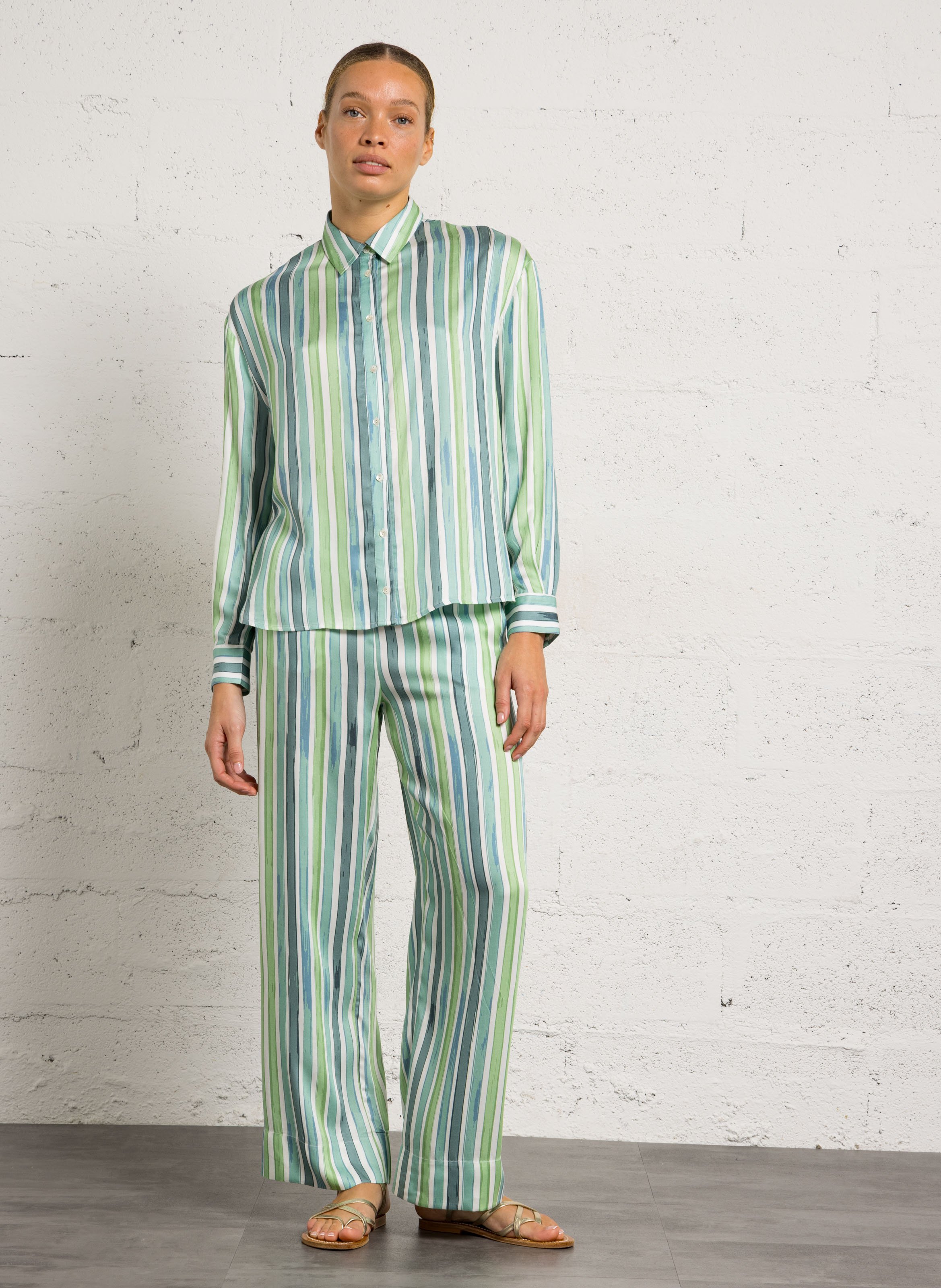 Gerade geschnittene Streifenbluse mit klassischem Kragen BELLA JONES Blau