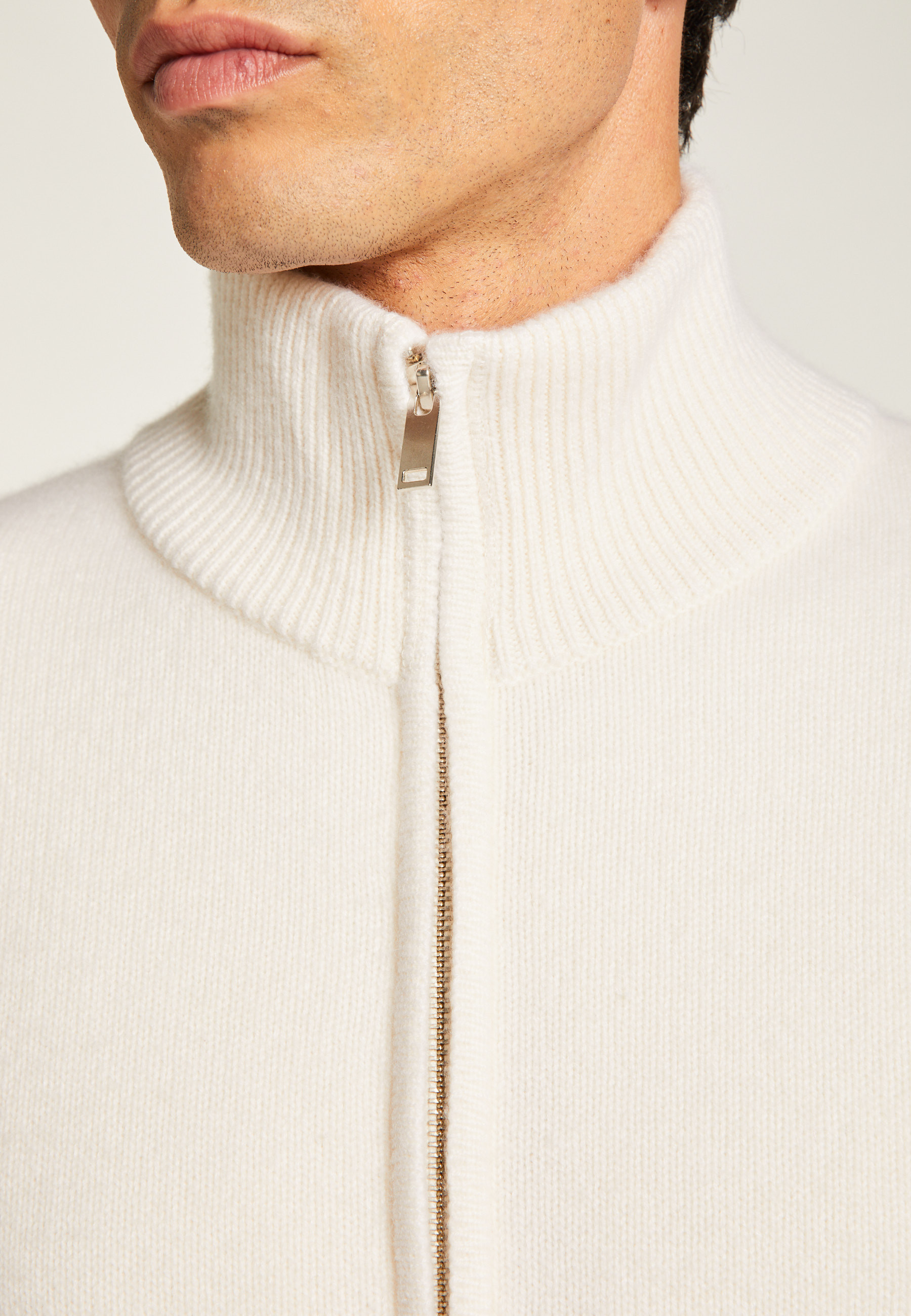 4-ply cashmere zip-up vest MAISON MONTAGUT White