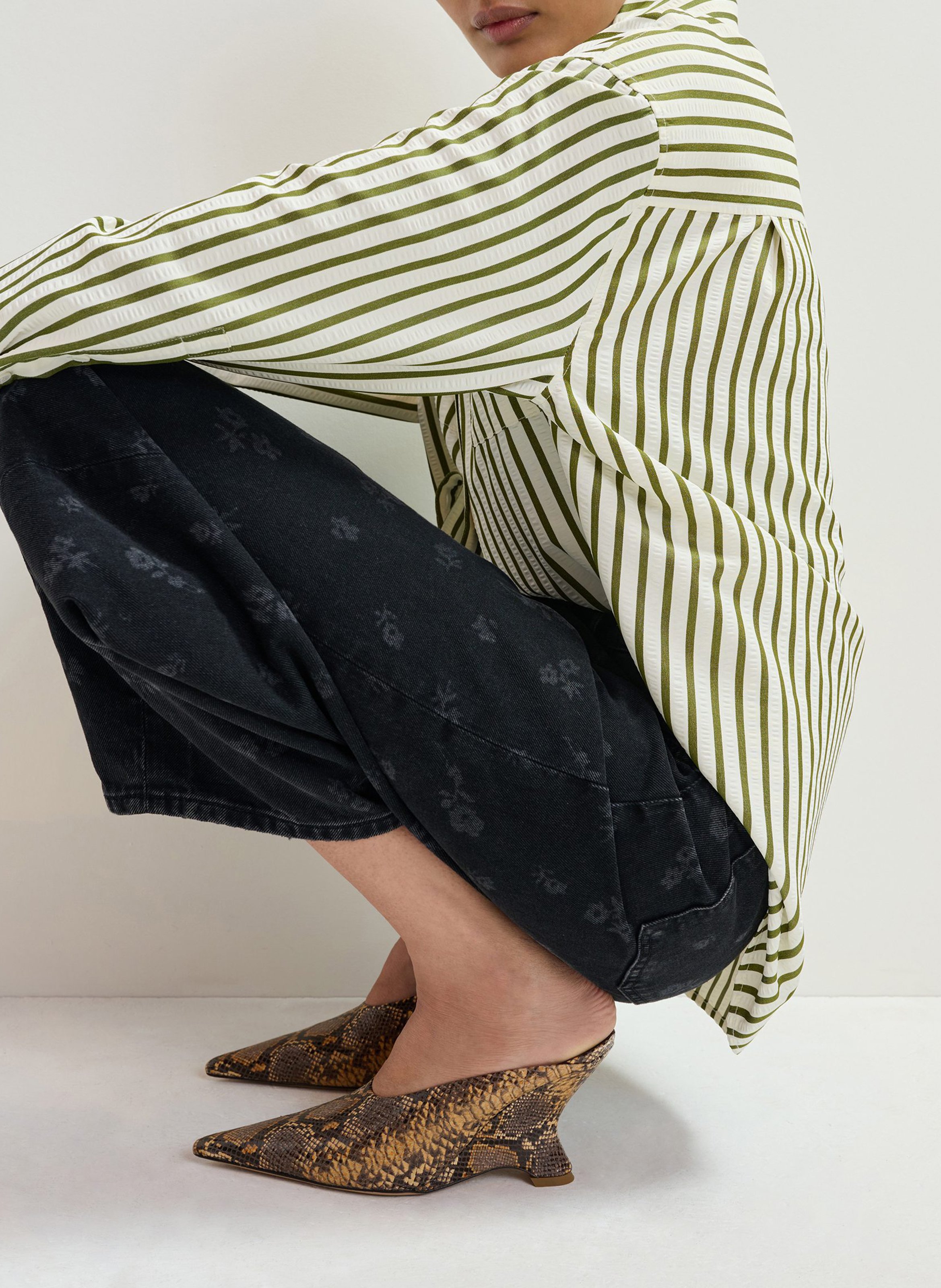 Gestreiftes Oversize-Hemd  ESSENTIEL ANTWERP Weiss