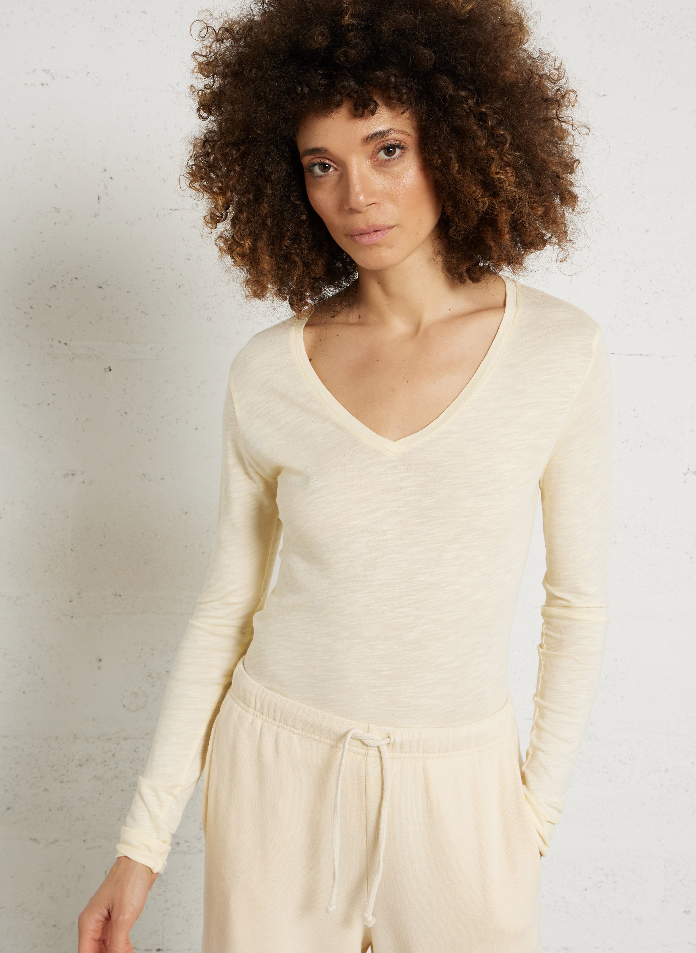 T-Shirt mit V-Ausschnitt aus Baumwoll-Mix AMERICAN VINTAGE Gelb