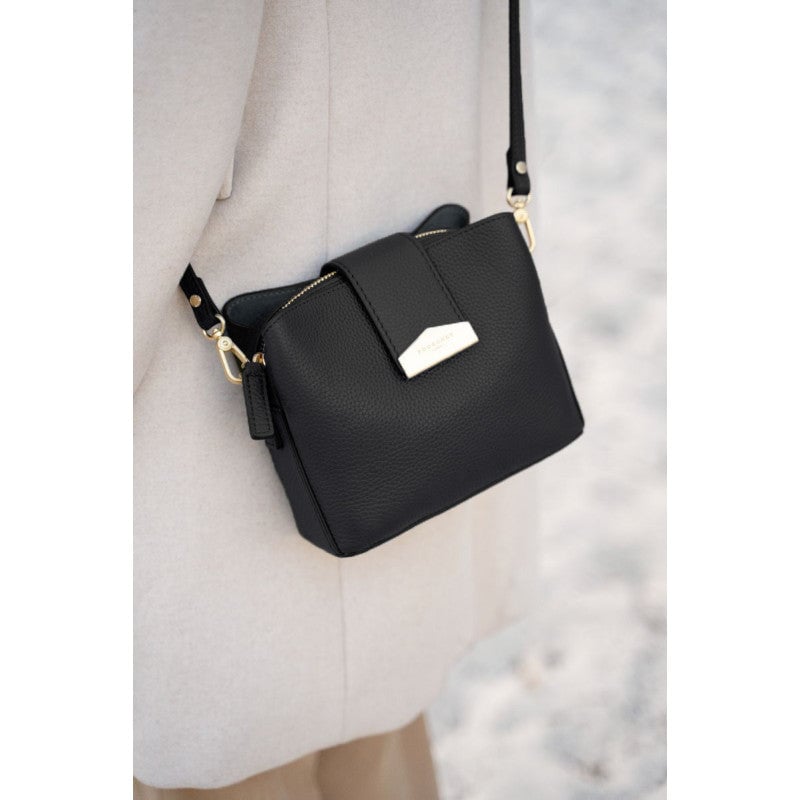 Calfskin leather shoulder bag Black