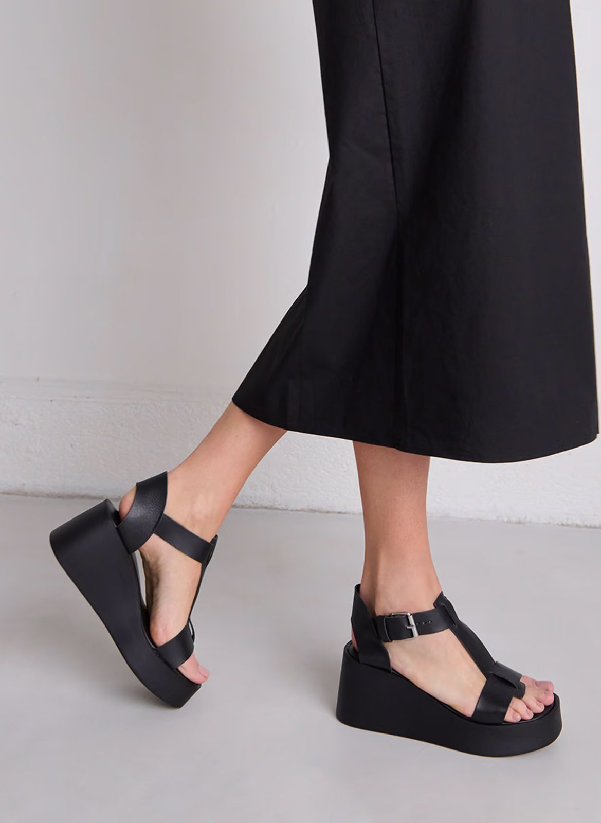 Sandales compensées en cuir JONAK Noir