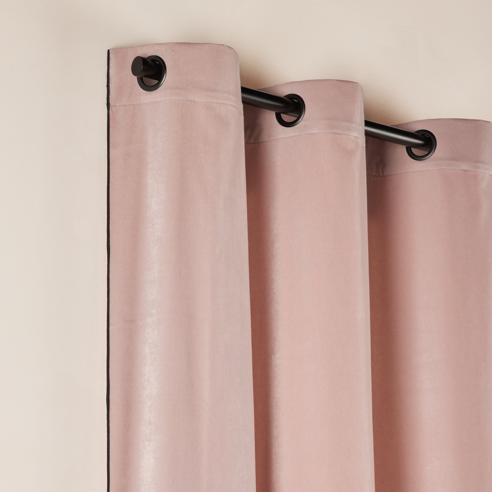 Curtain with black eyelets MADURA Pink