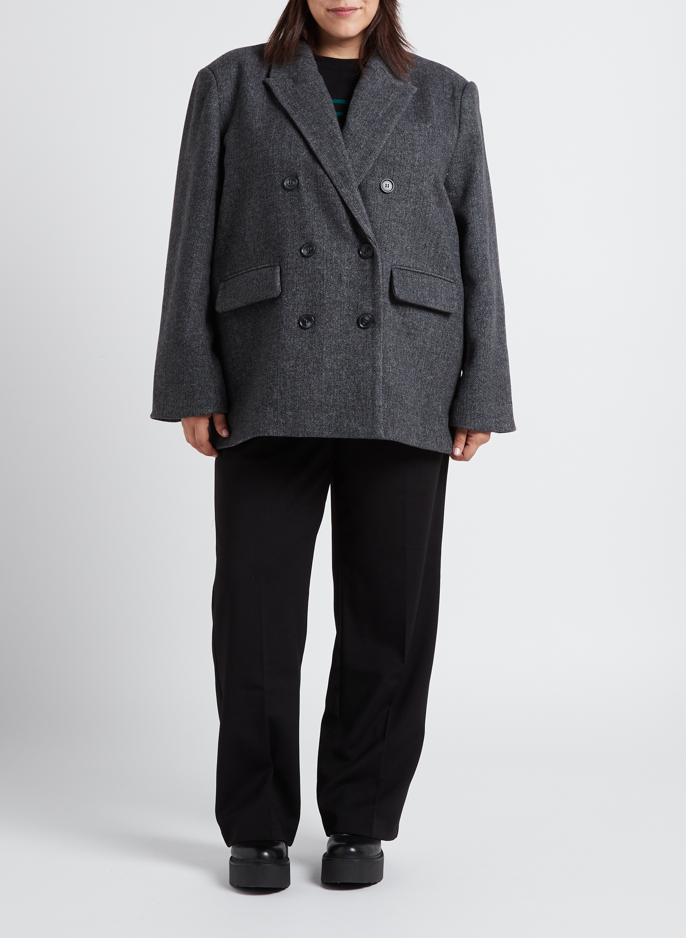 Halflange jas met reverskraag en visgraatmotiefje | materiaalblend GINA TRICOT Grijs