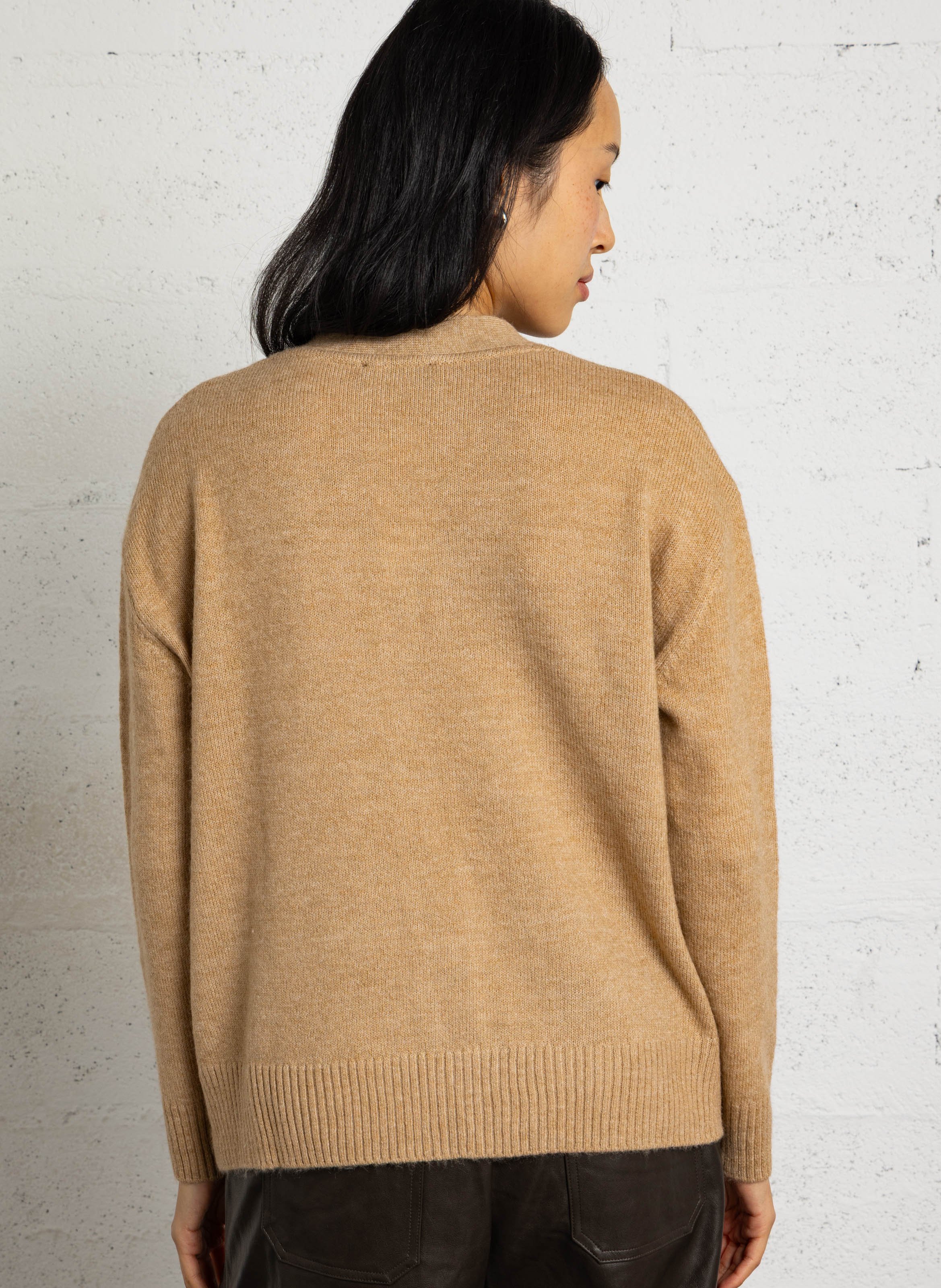 V-halsvest met motief LE TEMPS DES CERISES Bruin