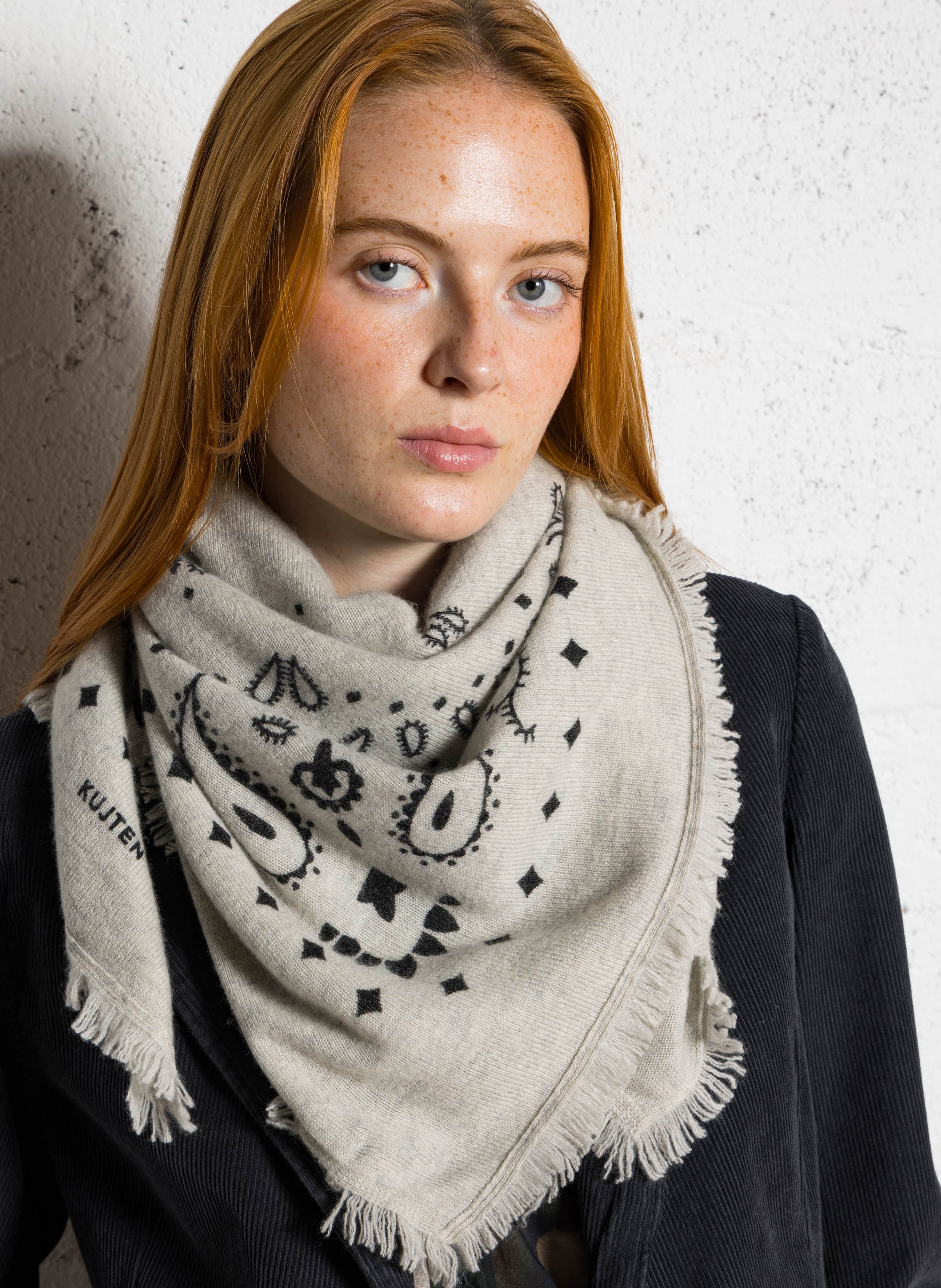 Echarpe en cachemire à imprimé KUJTEN