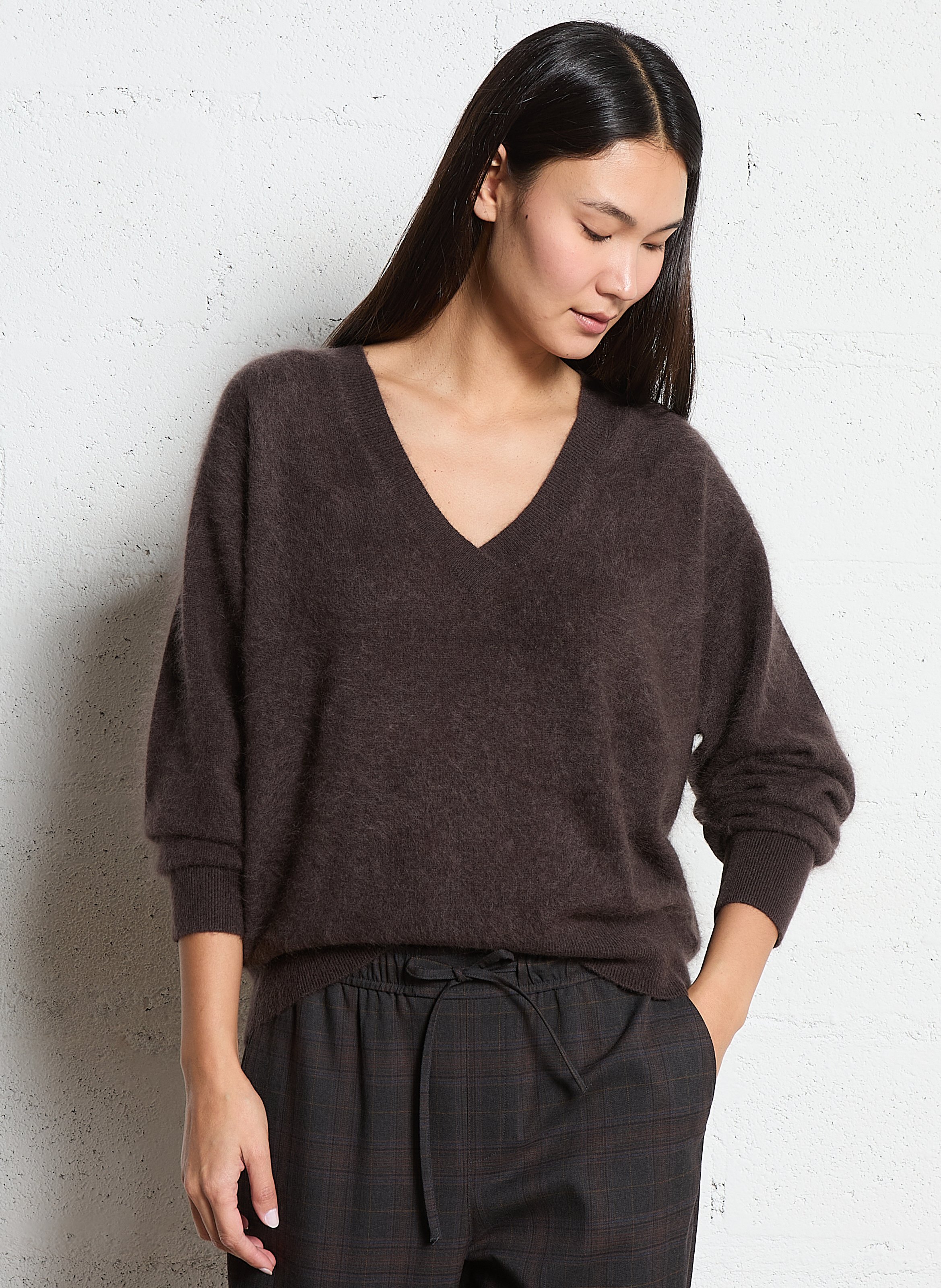 Pull droit col V en laine et cachemire MAJESTIC FILATURES Marron