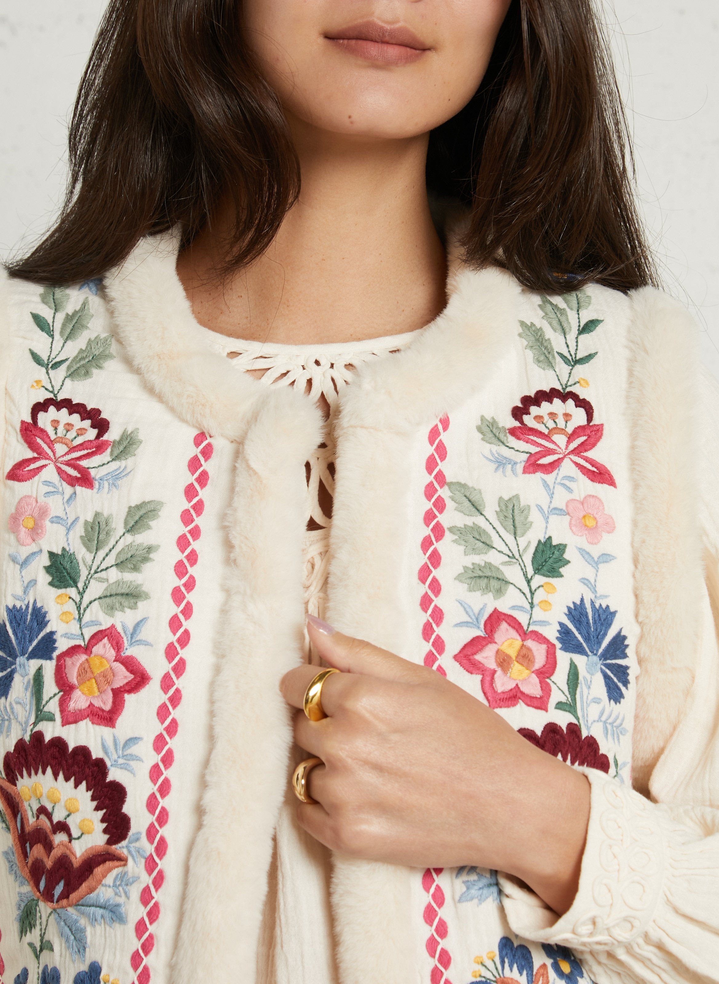 veste droite col rond en coton bio brodé LOUISE MISHA Beige