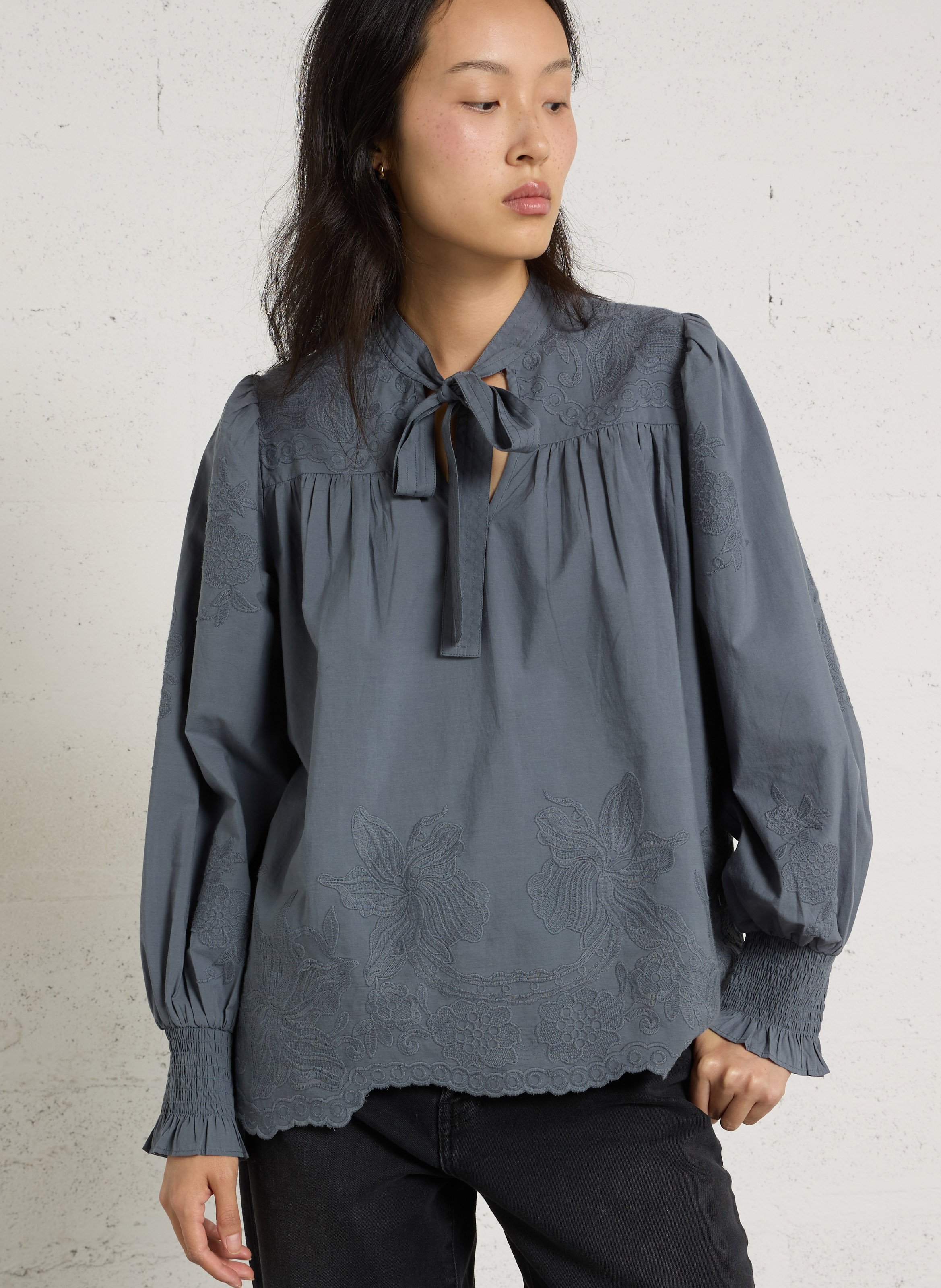 Blouse col à nouer brodée SUD EXPRESS Gris