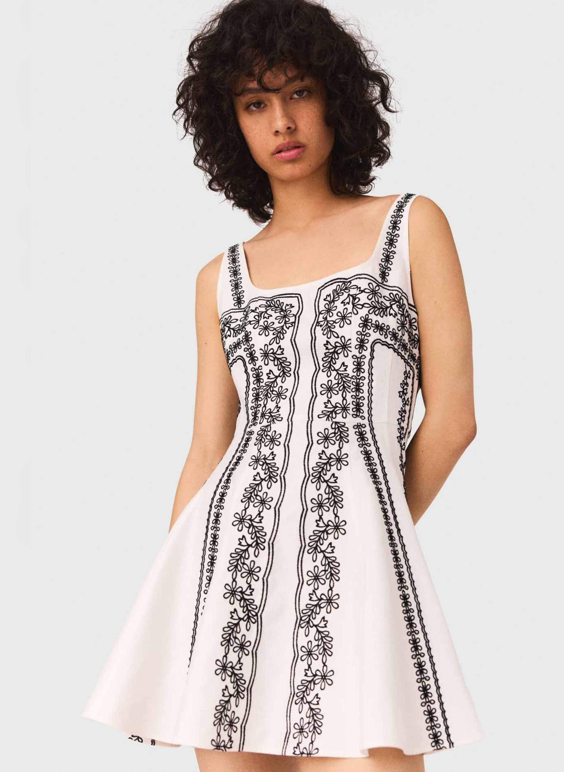 Robe courte en lin mélangé brodé MAJE Beige