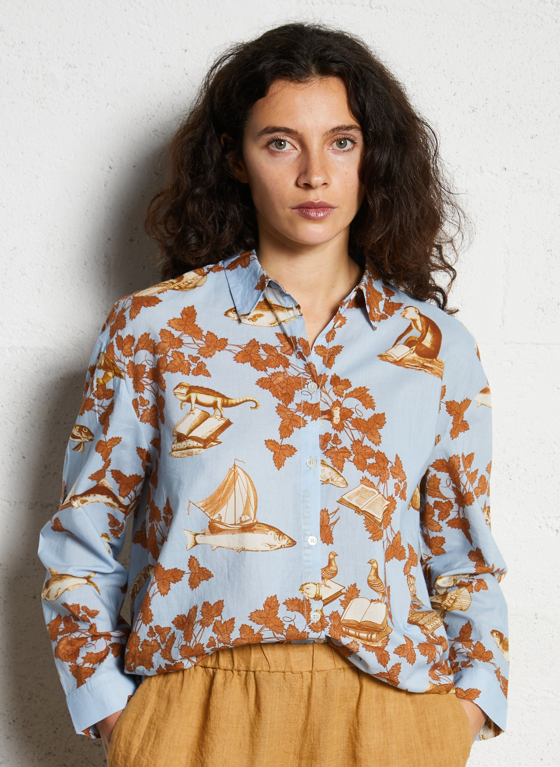 Oversize-Baumwollbluse mit klassischem Kragen und Print NICE THINGS