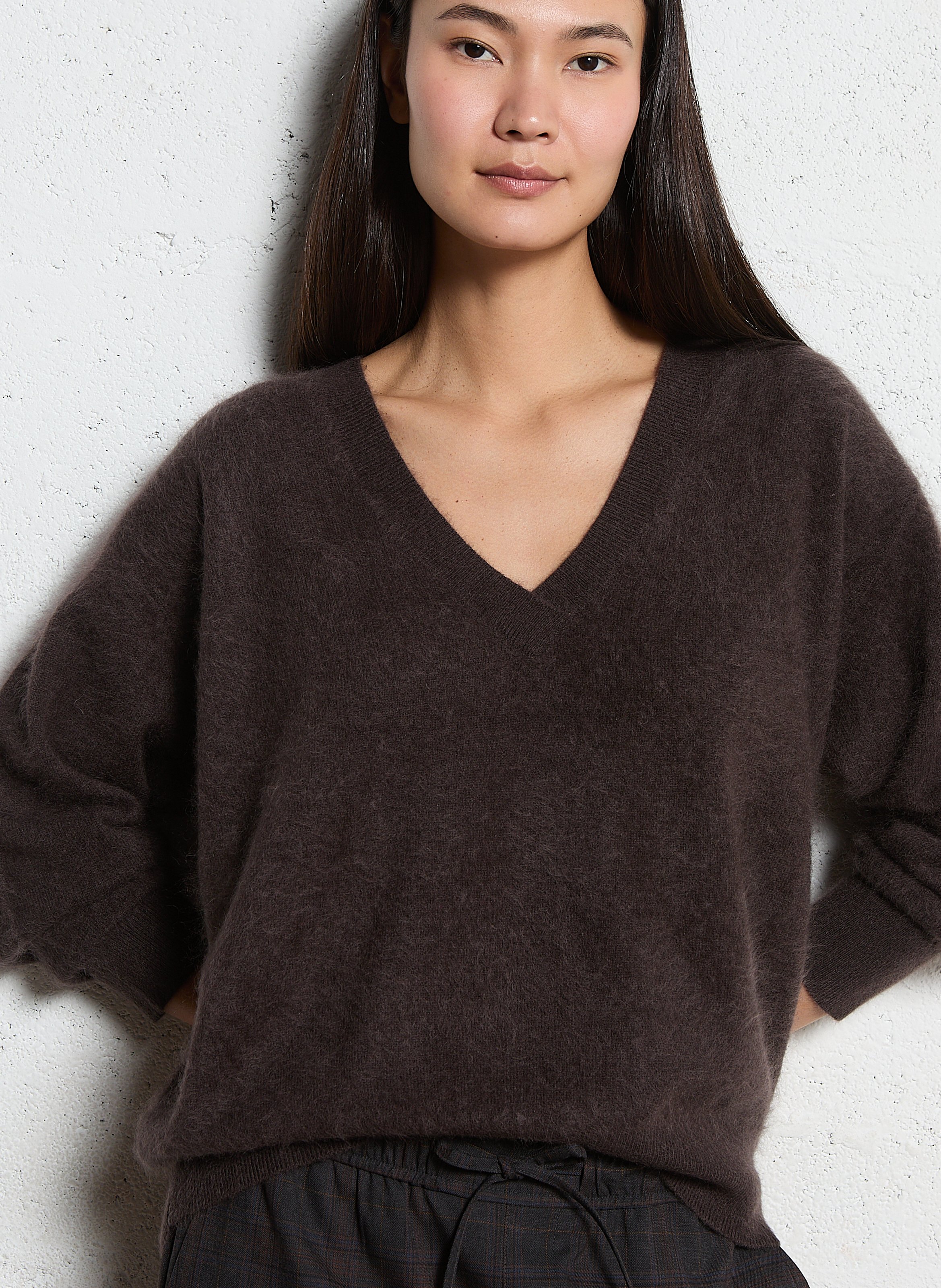 Pull droit col V en laine et cachemire MAJESTIC FILATURES Marron