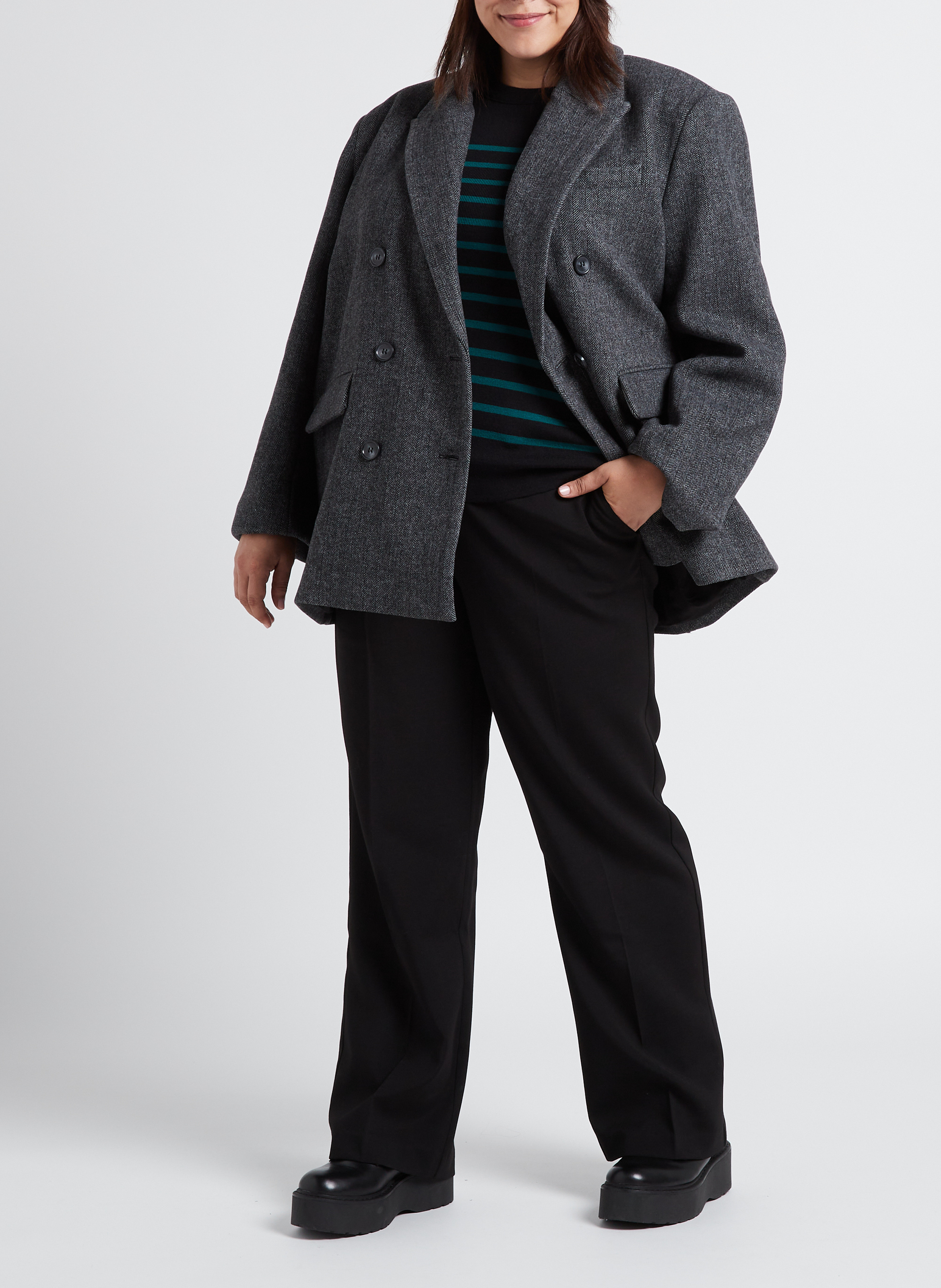 Halflange jas met reverskraag en visgraatmotiefje | materiaalblend GINA TRICOT Grijs