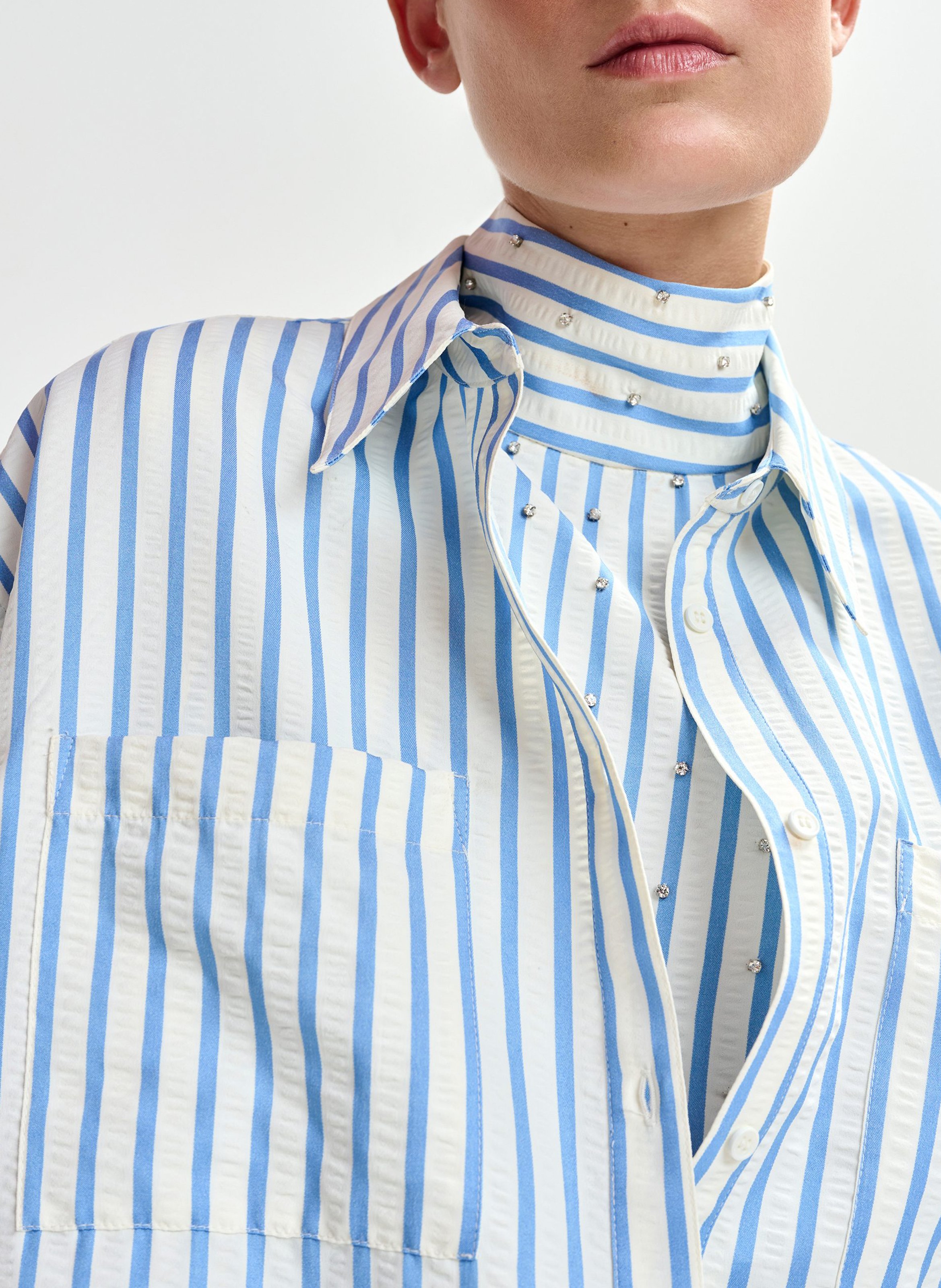 Gestreiftes Oversize-Hemd  ESSENTIEL ANTWERP Weiss