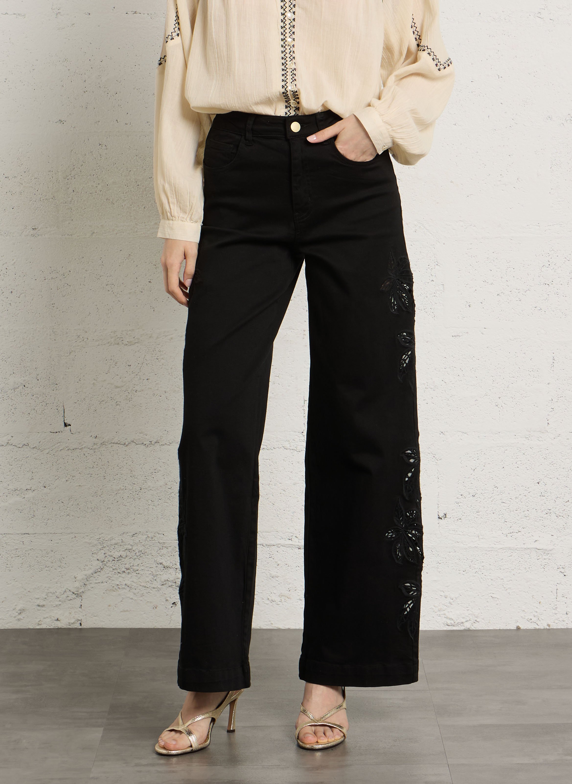 Jean taille haute droit à broderies LA PETITE ETOILE Noir