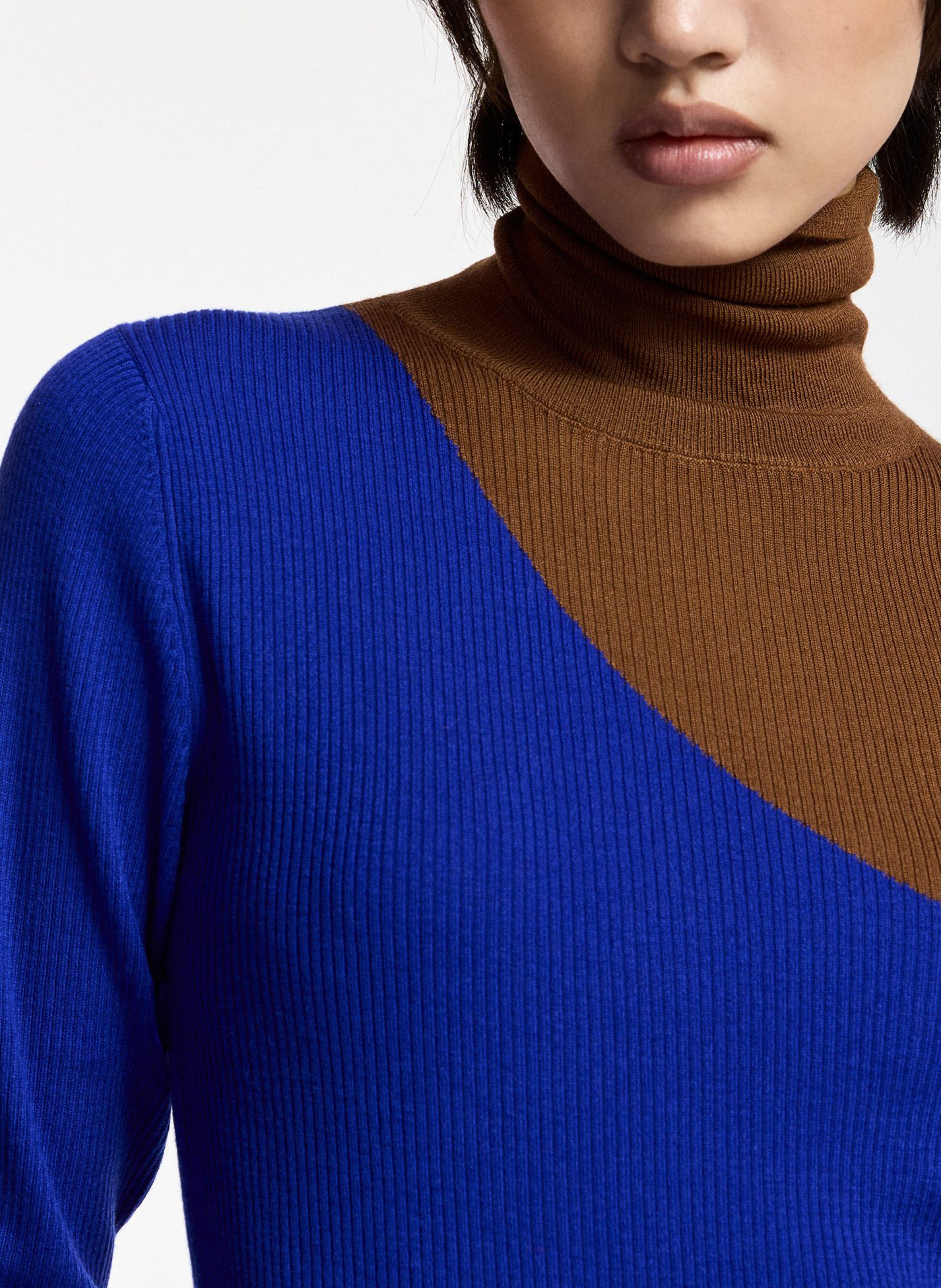 Fitted turtleneck sweater. ESSENTIEL ANTWERP Green
