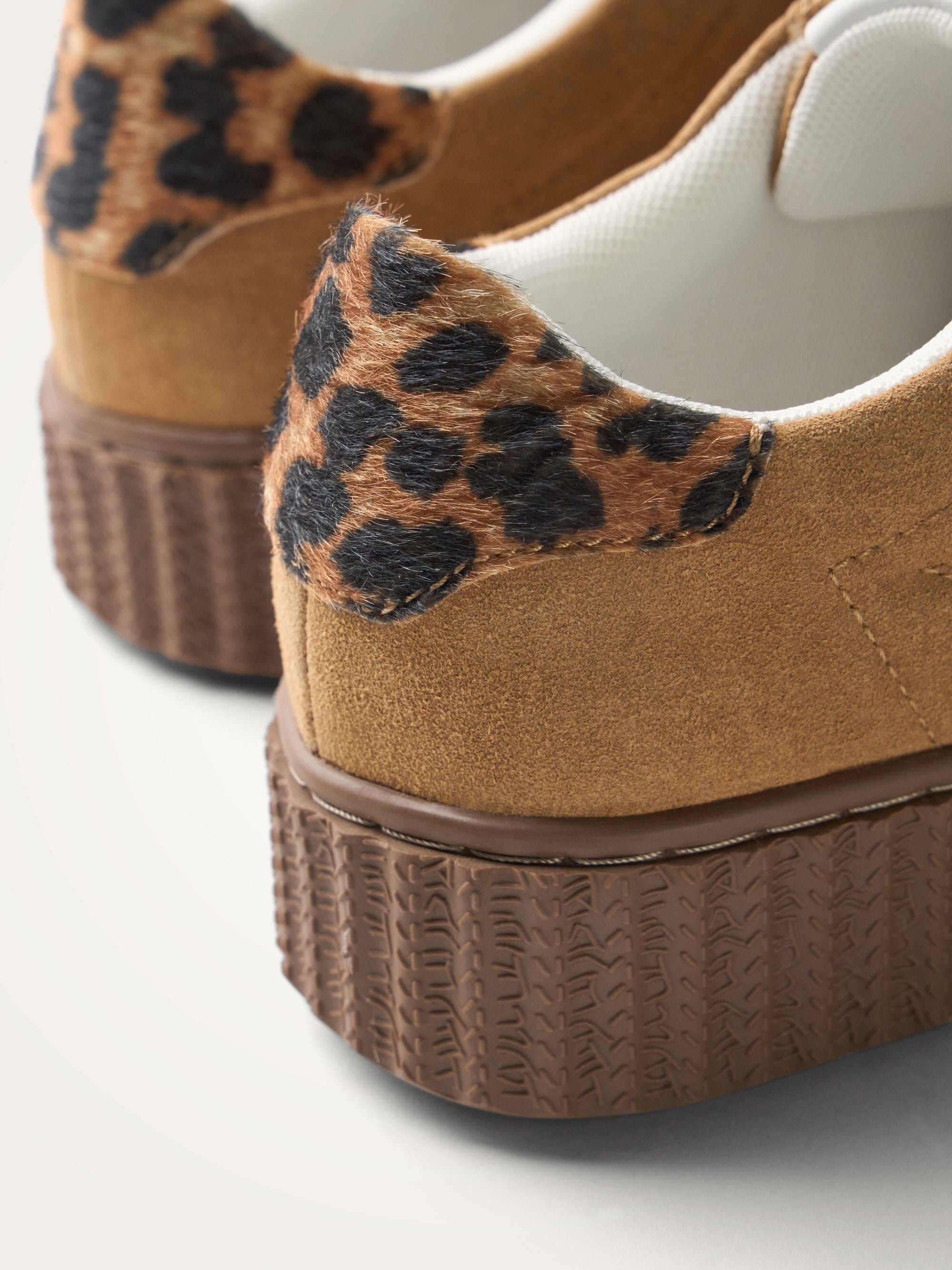 Low Velcro trainers | Beige VANESSA WU Women