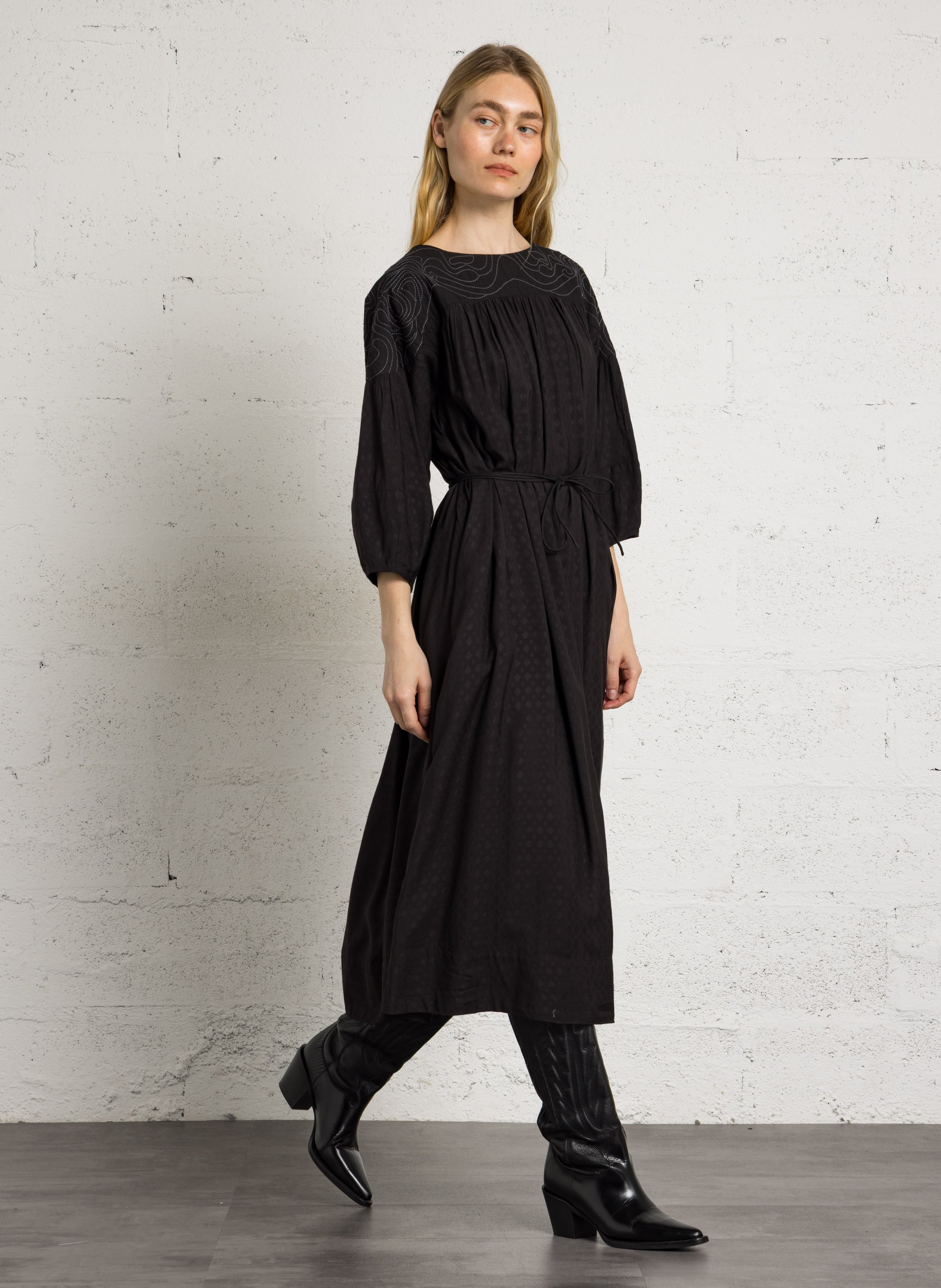 Robe longue ample col rond LEON & HARPER Noir