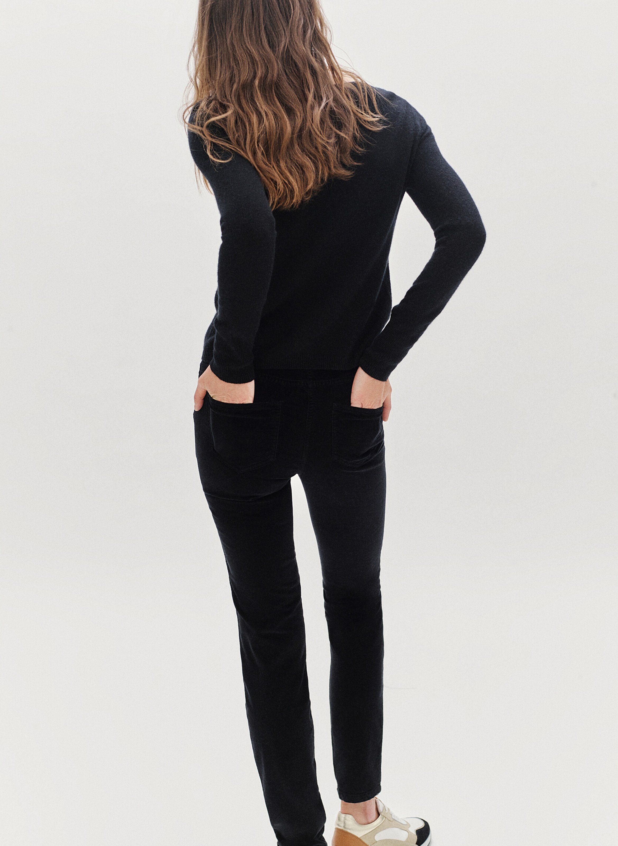 Smooth velvet slim-fit pants CAROLL Black