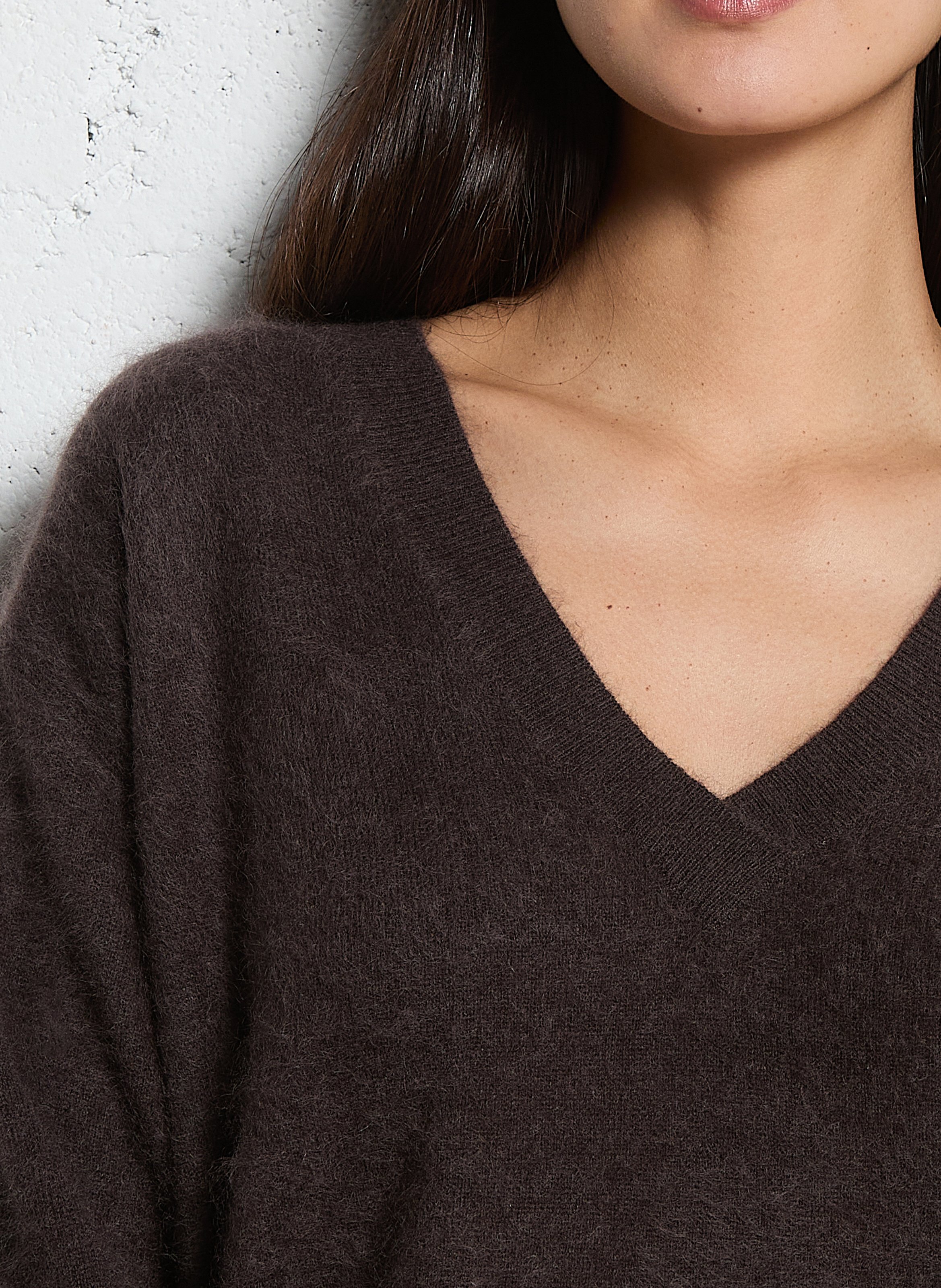 Pull droit col V en laine et cachemire MAJESTIC FILATURES Marron