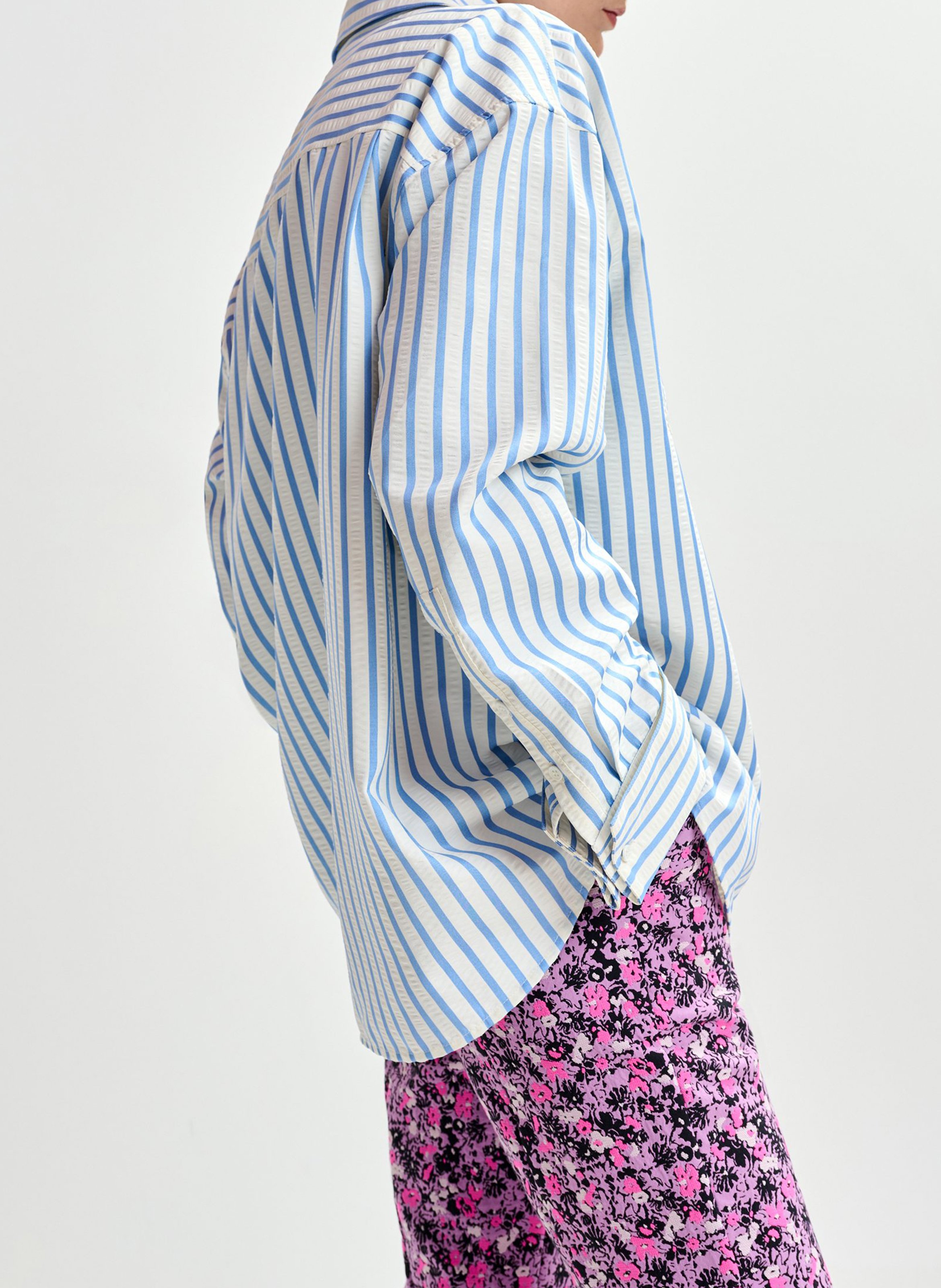 Gestreiftes Oversize-Hemd  ESSENTIEL ANTWERP Weiss