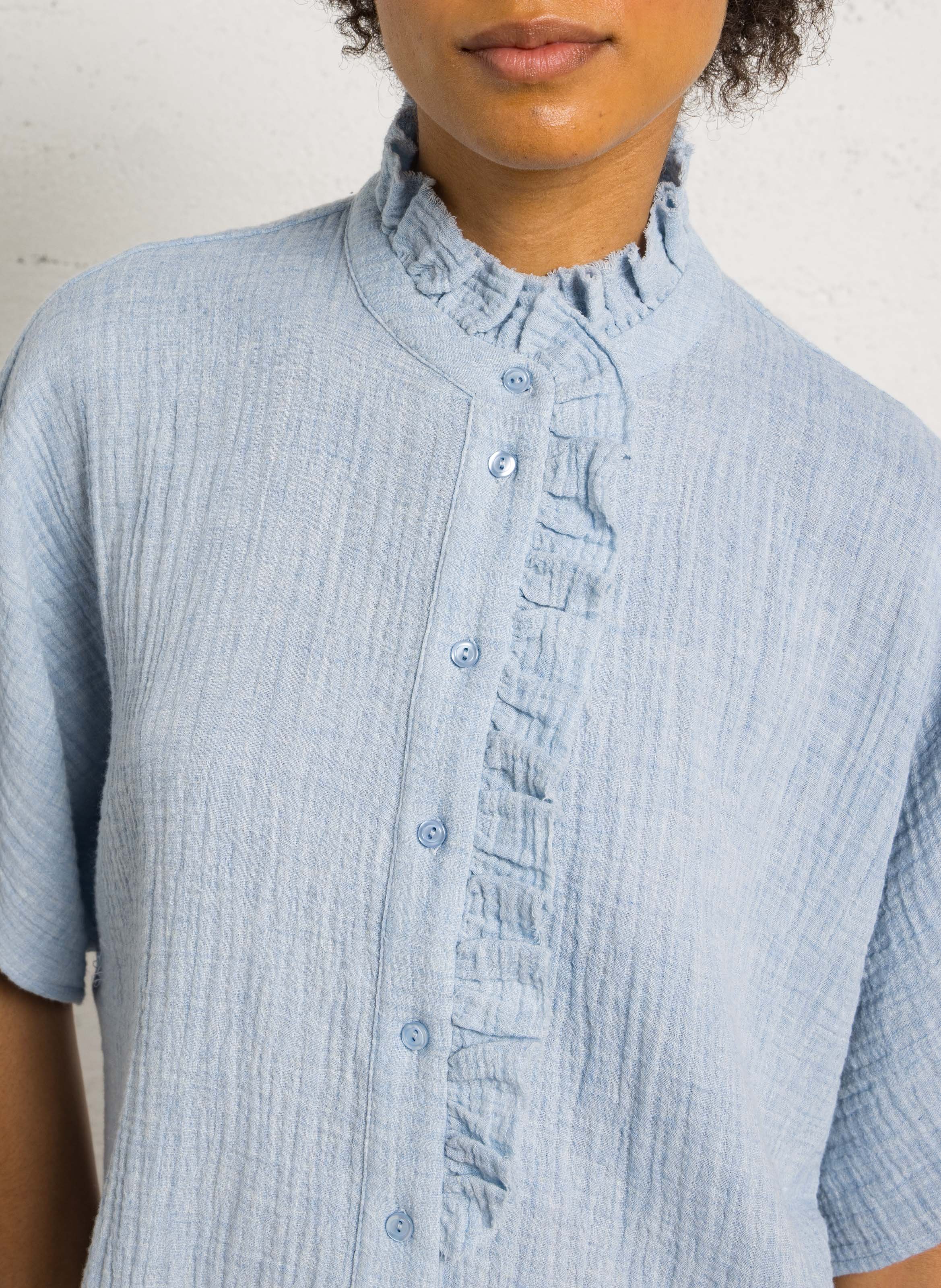 Weites Hemd mit viktorianischem Kragen aus Baumwolle HOD PARIS Blau