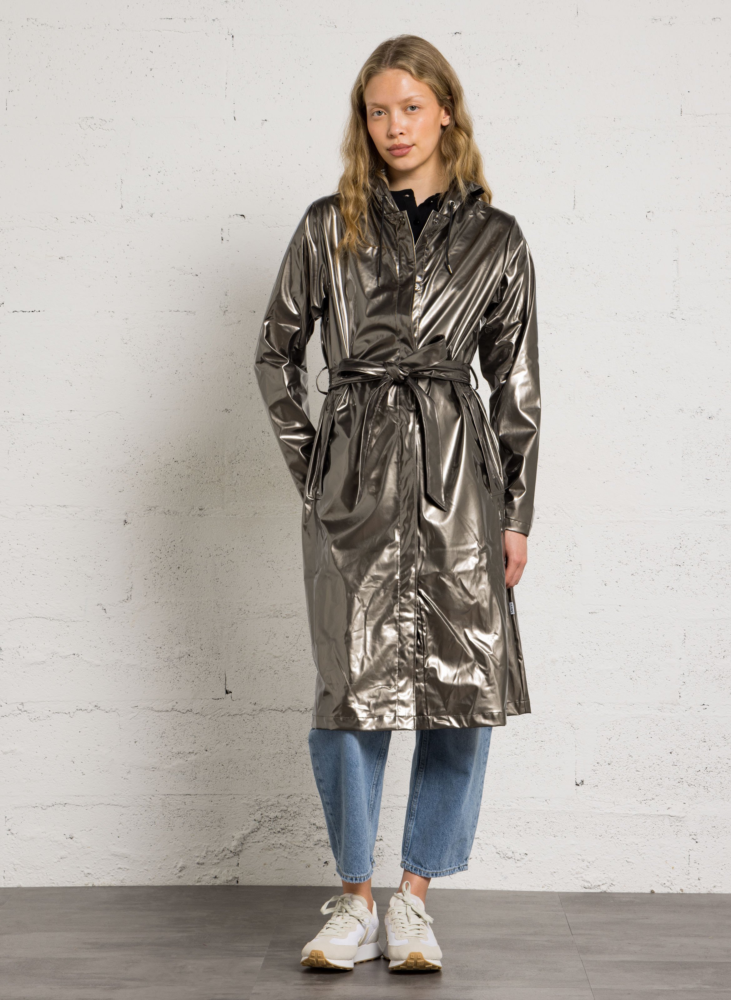 Gerader Regenmantel mit Rundhalsausschnitt RAINS