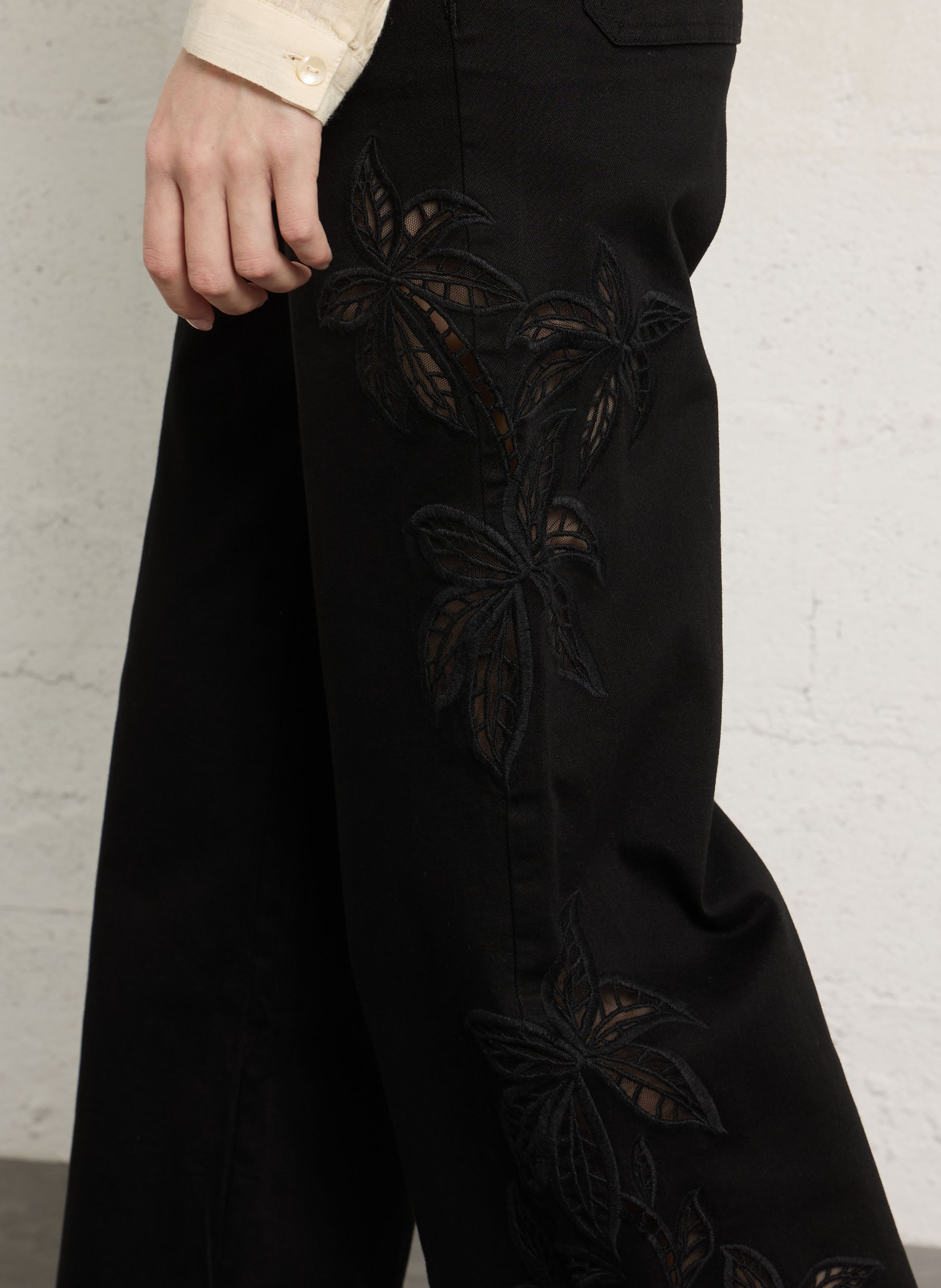 Jean taille haute droit à broderies LA PETITE ETOILE Noir